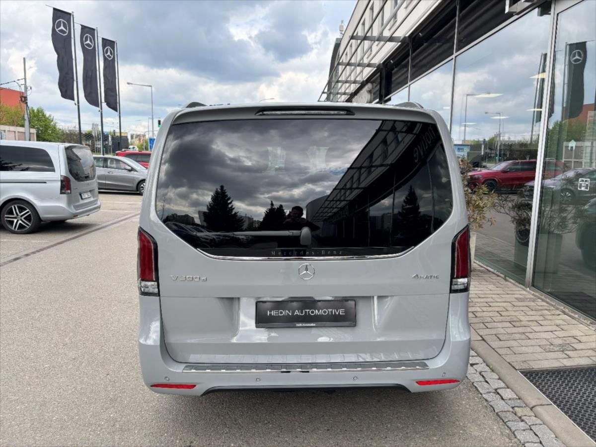 Mercedes-Benz Třídy V, 2,0 300 d / Exclusive / L / 4M - fotka 3