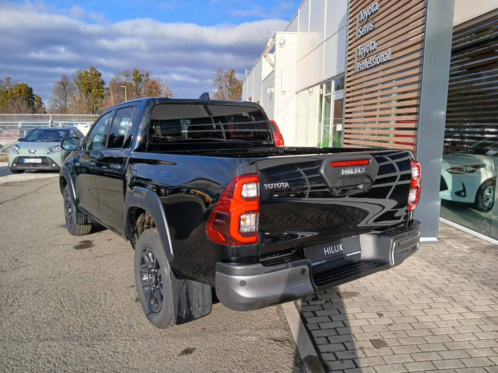 Toyota Hilux, 2.8 D 6st. automat Invincible - fotka 6