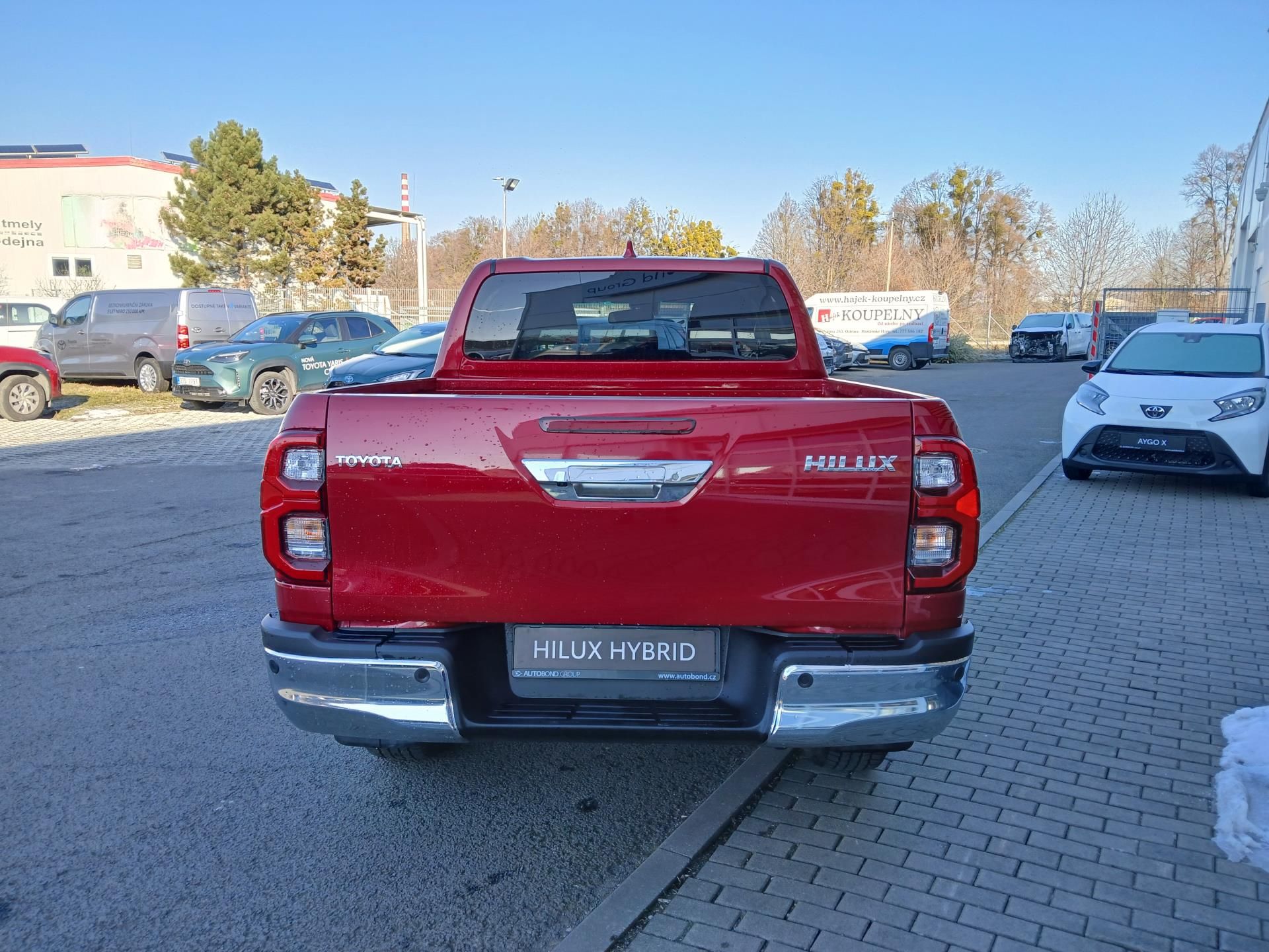 Toyota Hilux, 2,8 204k 6AT Executive - fotka 6