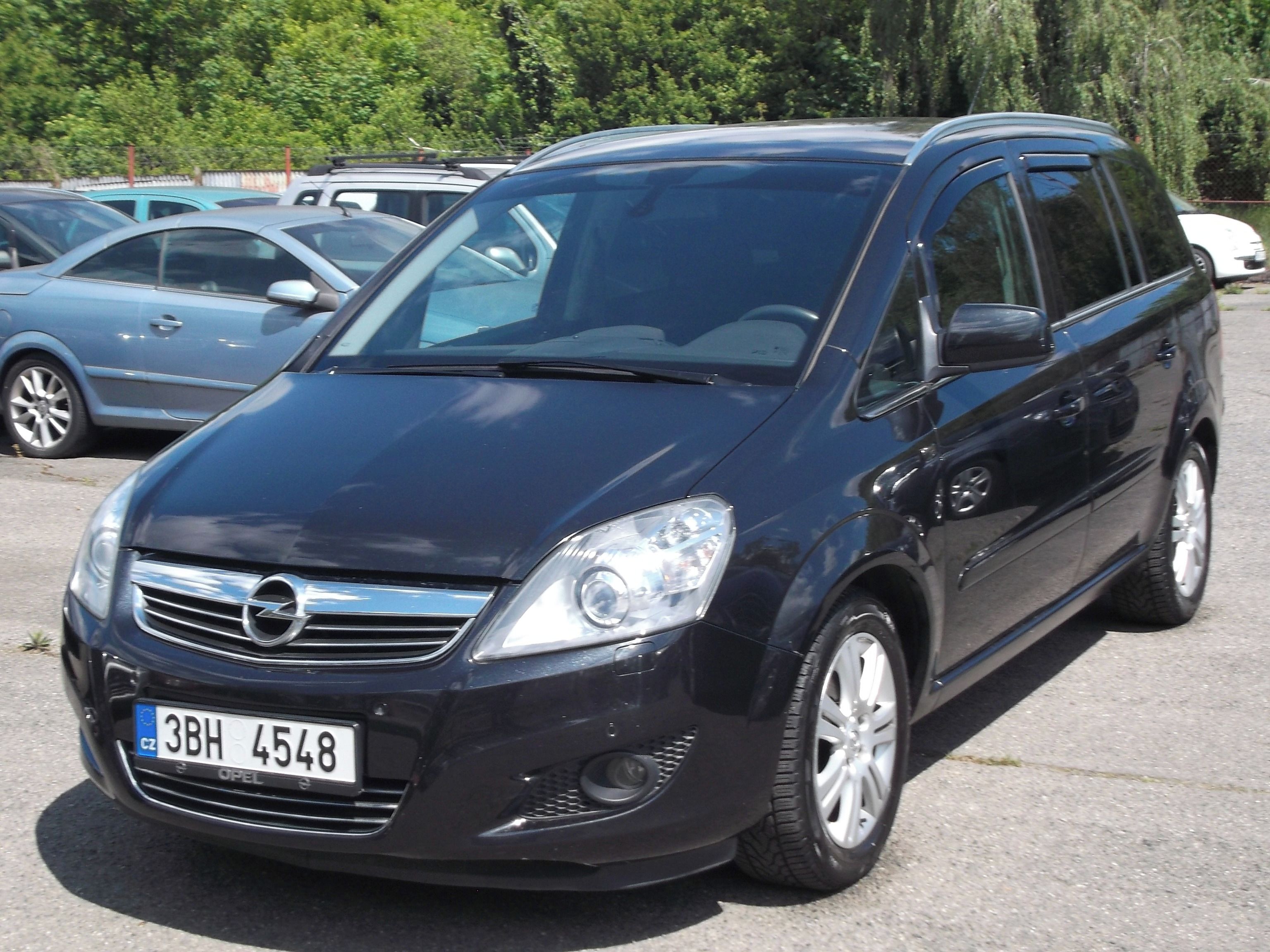Opel Zafira, 1.8i-7.míst,servisní knižka