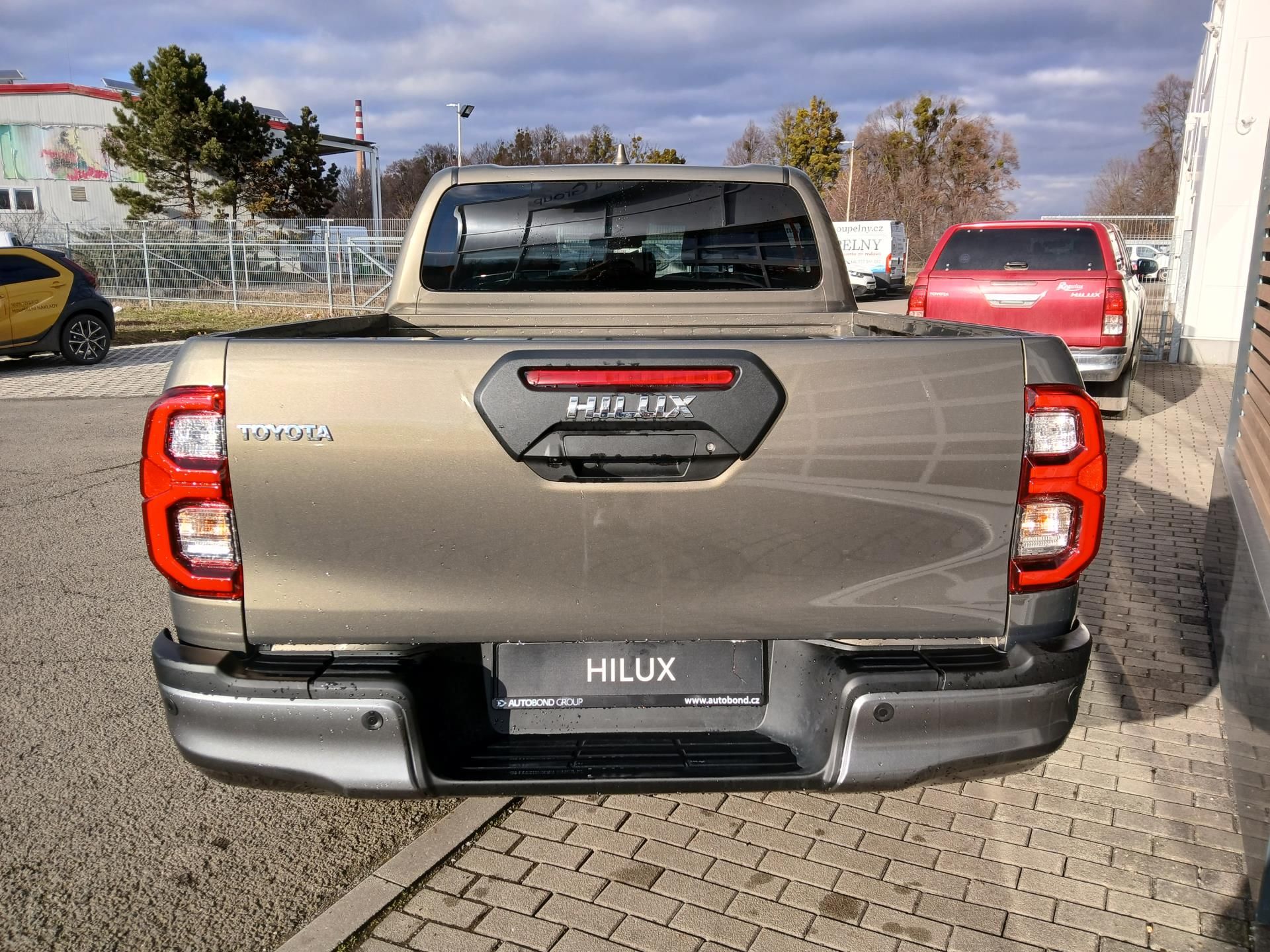 Toyota Hilux, 2.8 D 6st. AT Invincible - fotka 5