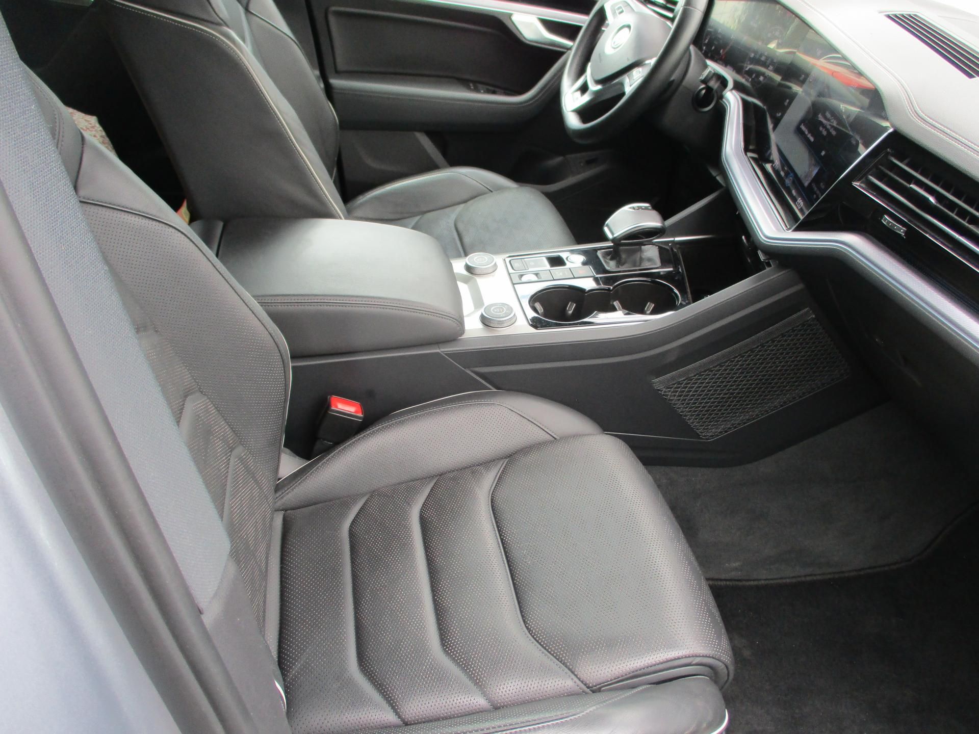 Volkswagen Touareg, R Line 3,0 TDi - fotka 6