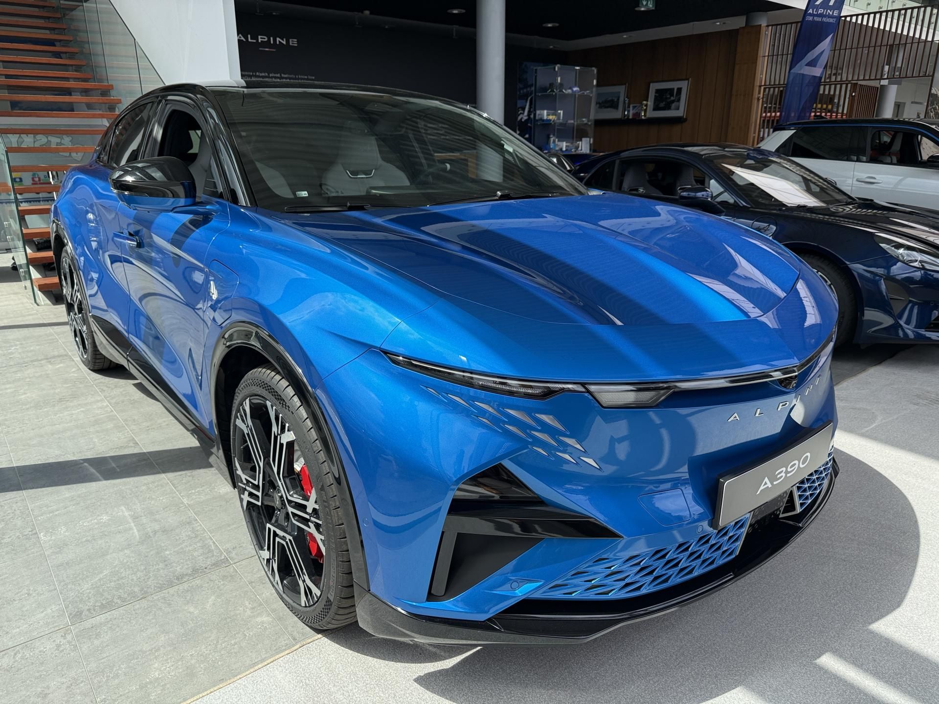 Alpine, A390