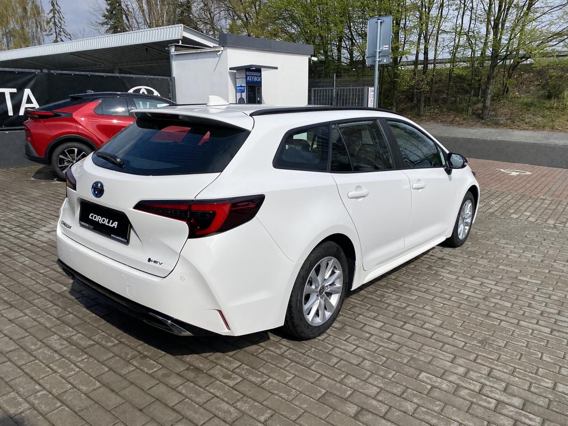 Toyota Corolla, 1.8 HEV Comfort Tech - fotka 6