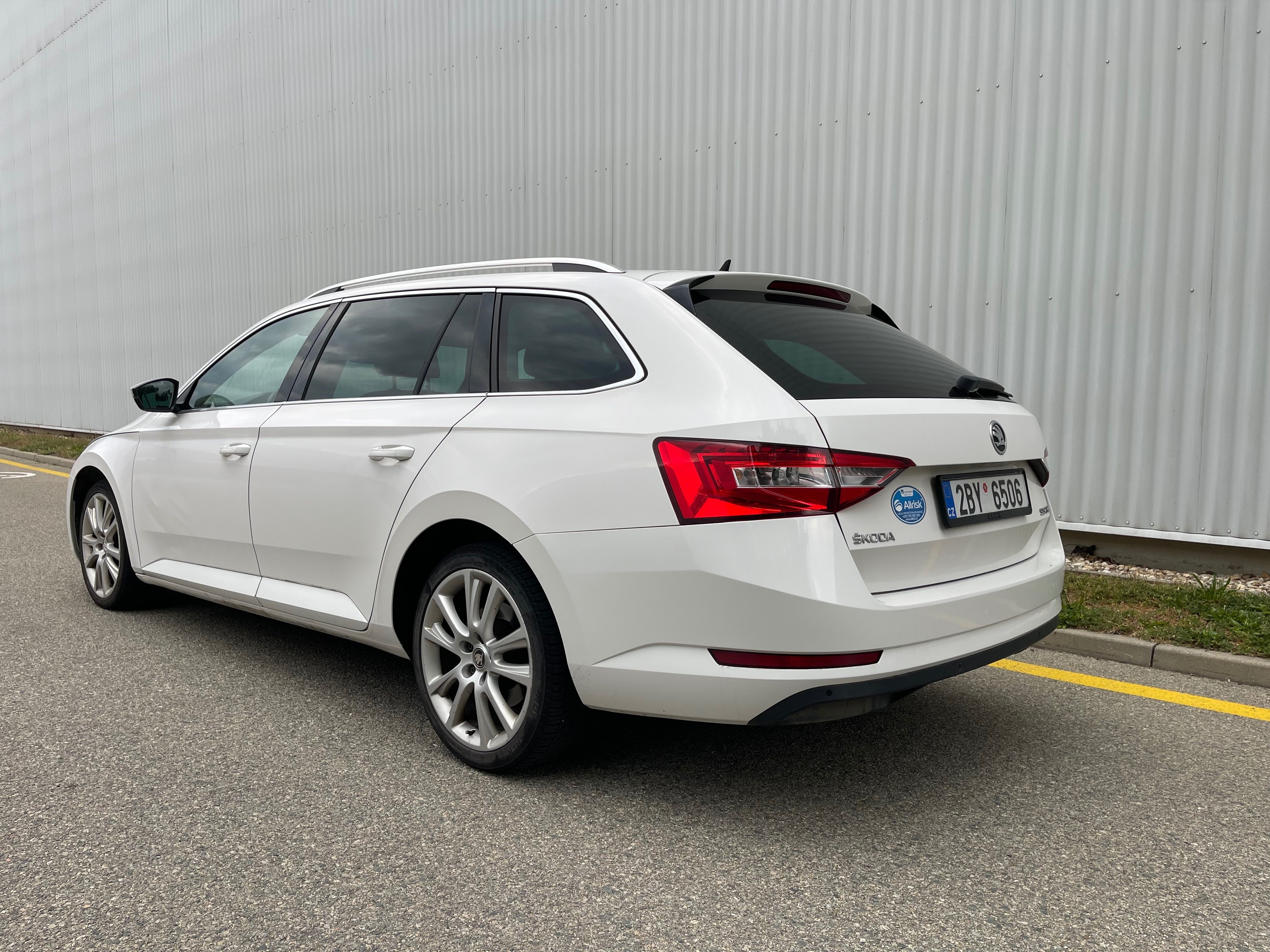 Škoda Superb, 110 kW, EURO 6, bílá - fotka 3