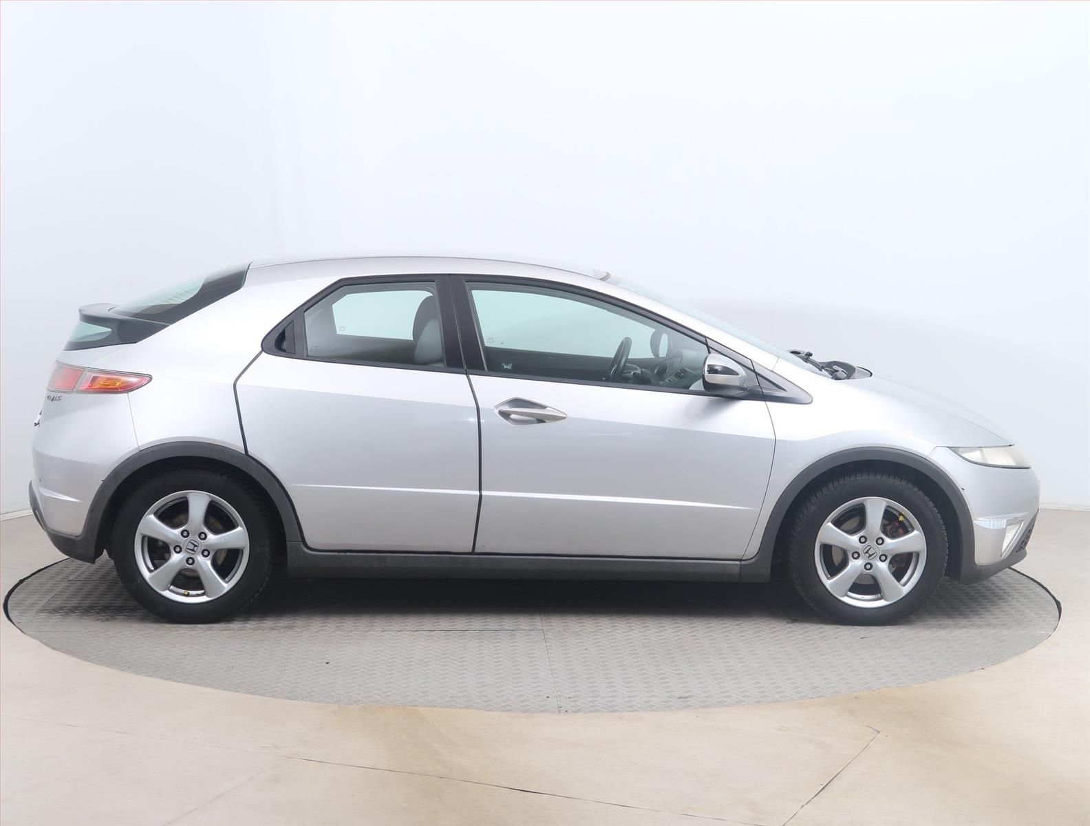Honda Civic, 1.8 i, Automatická klima - fotka 6