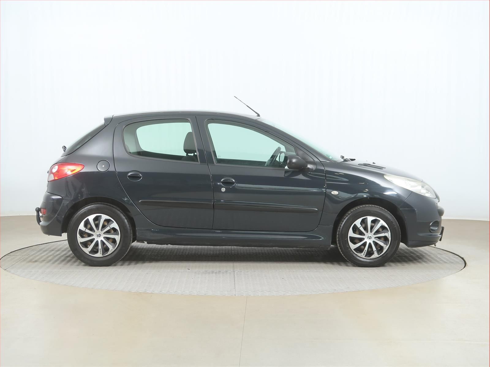 Peugeot 206, 1.1 i, po STK, Tažné - fotka 6