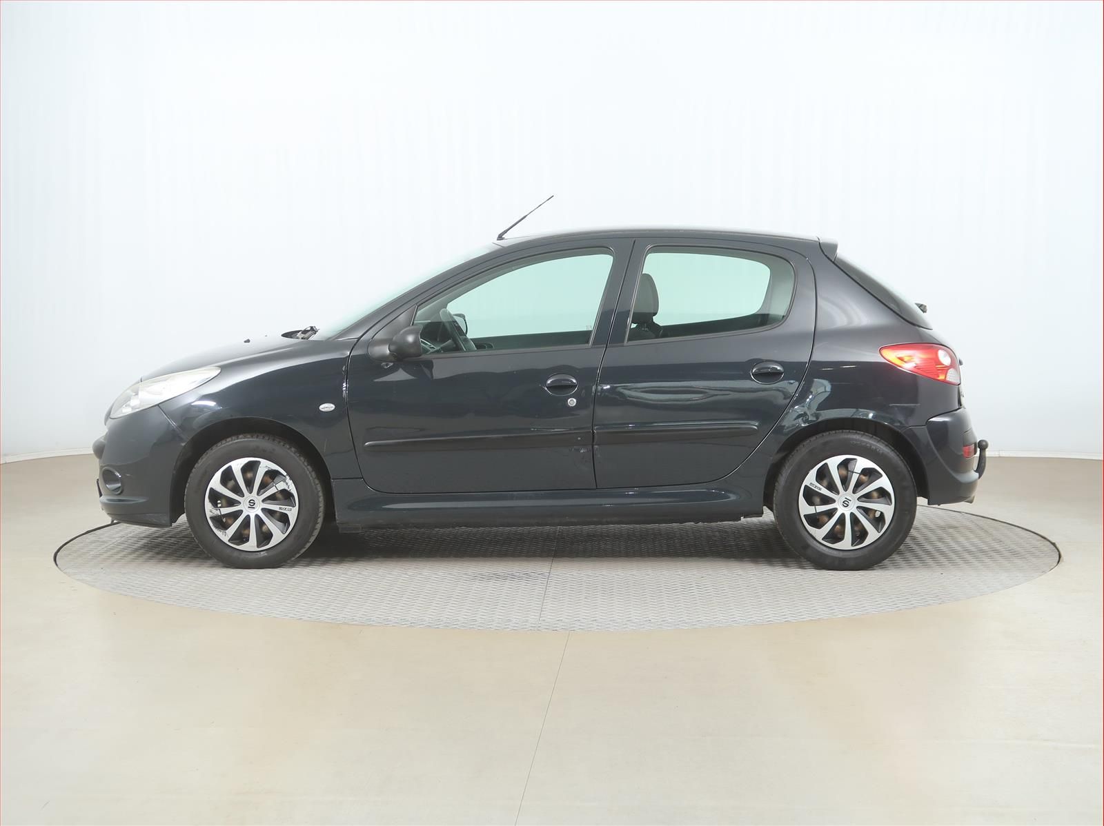 Peugeot 206, 1.1 i, po STK, Tažné - fotka 3