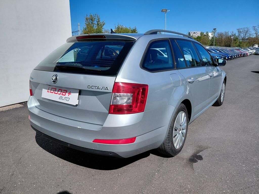 Škoda Octavia, Ambition Plus 1.6 TDI 66 kW - fotka 2