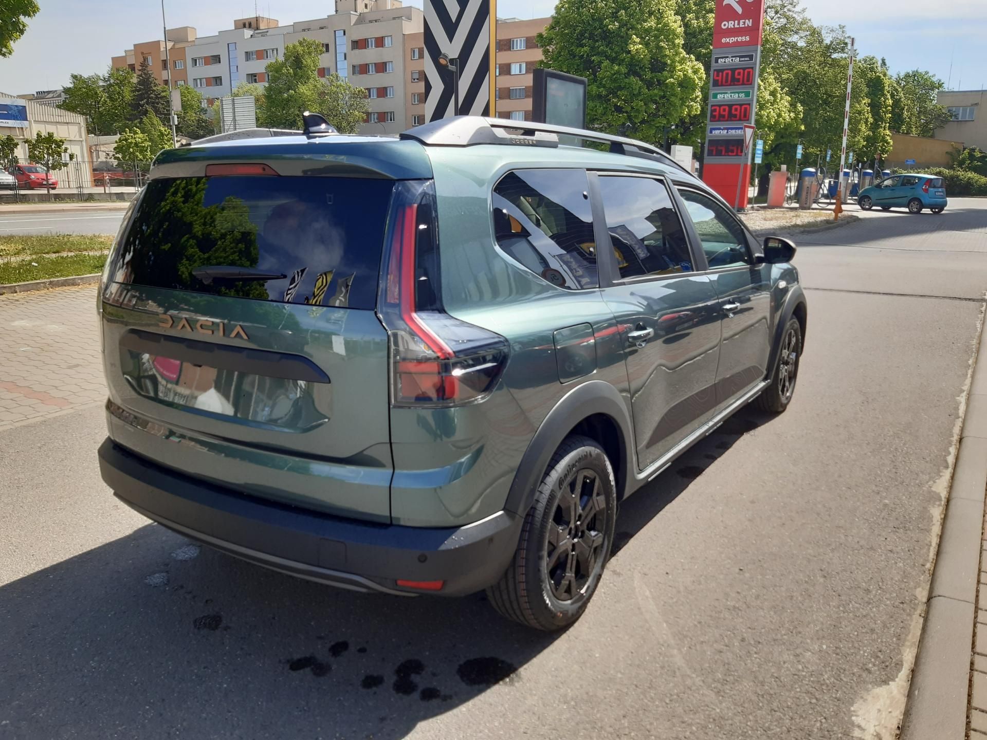 Dacia Jogger, Extreme 1,8 155k HYBRID 7 míst - fotka 4