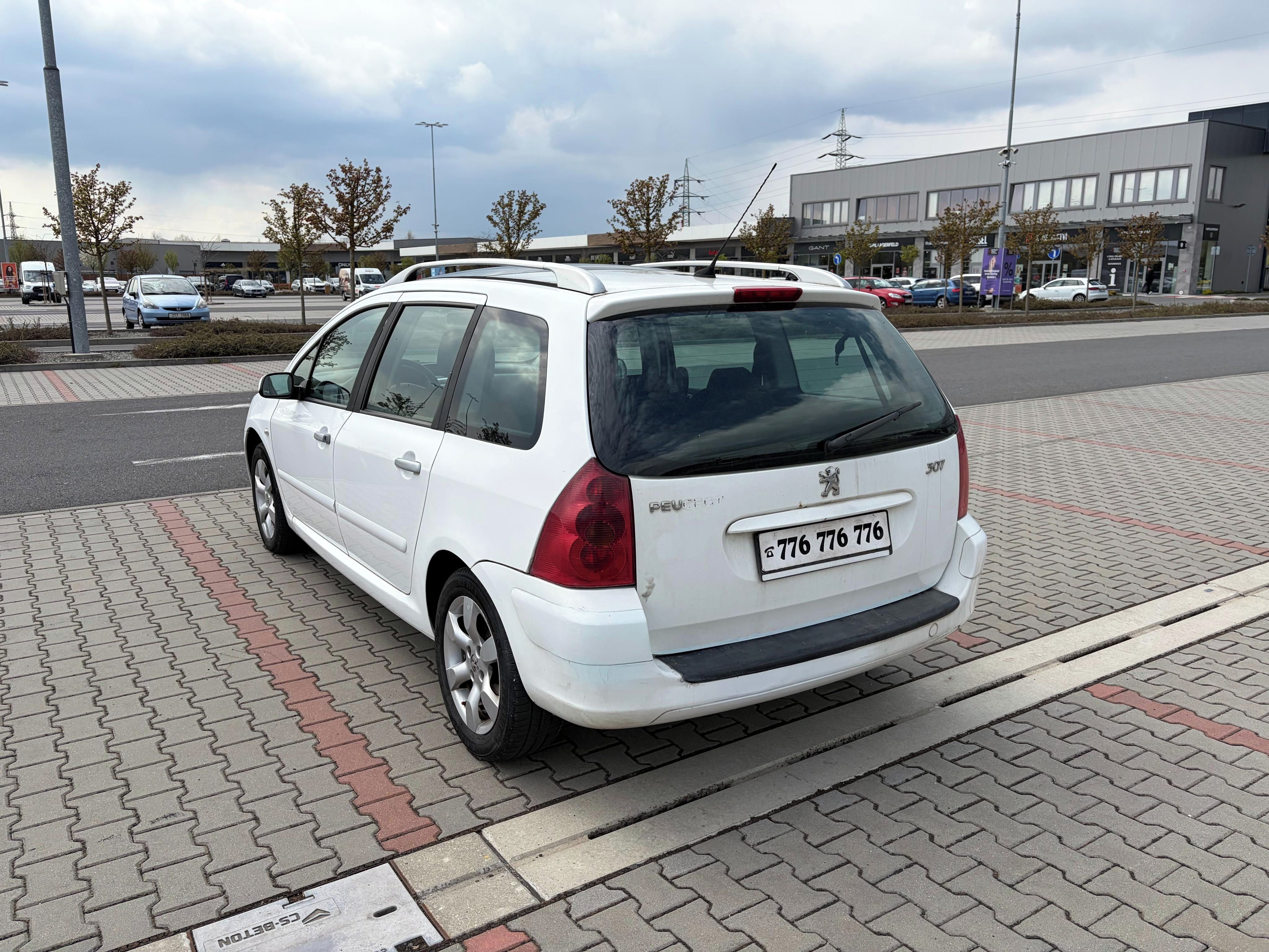 Peugeot 307, 1.6 HDi klima panorama 7 MÍST - fotka 5
