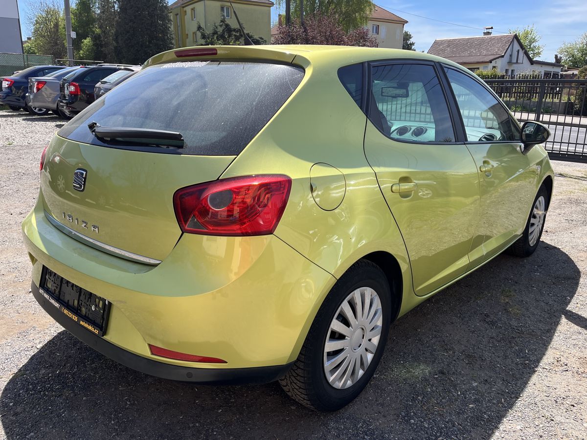 Seat Ibiza, PĚKNÁ VÝBAVA - fotka 5