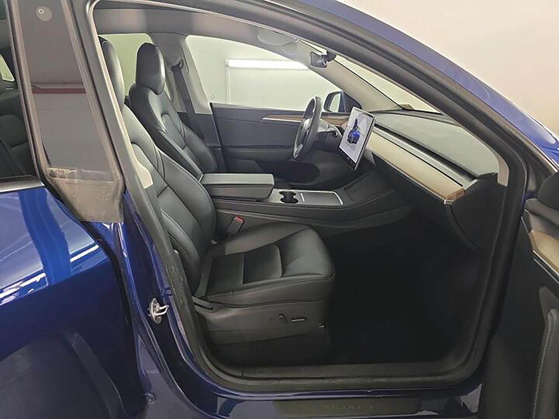 Tesla Model Y, Long Range AWD - fotka 6