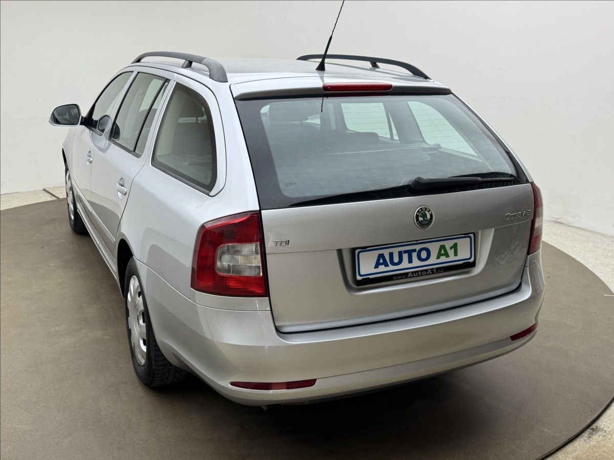 Škoda Octavia, 1,6 TDi 77kW KLIMATIZACE SWING - fotka 6