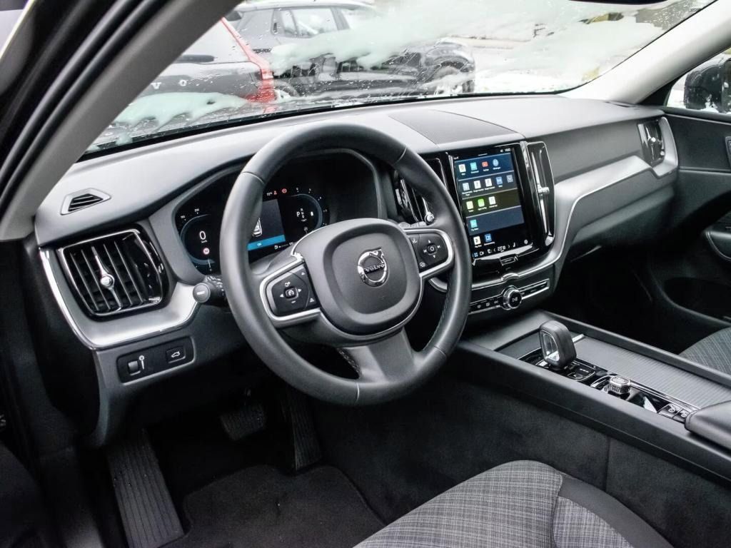 Volvo XC60, B4 2.0 Pro 2WD  Momentum - fotka 5