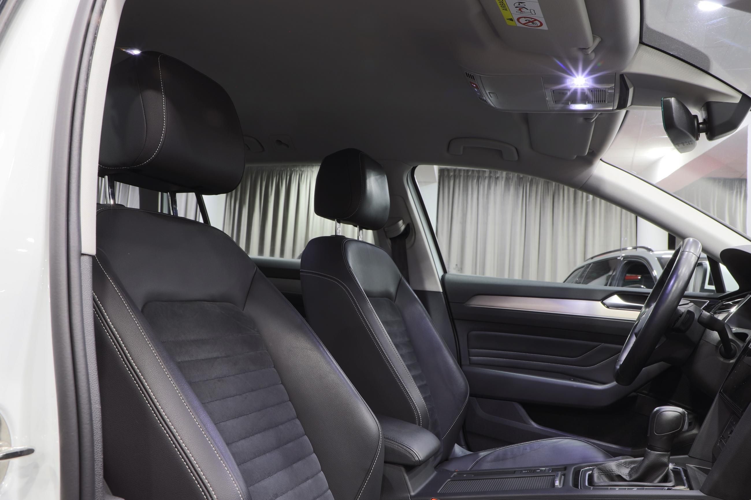 Volkswagen Passat Variant, Elegance 2.0 TDI 147kW DSG - fotka 5