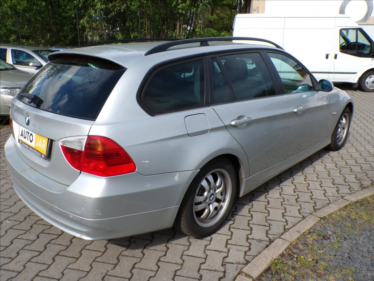 BMW Řada 3, 2,0 318D  XENONY - fotka 4