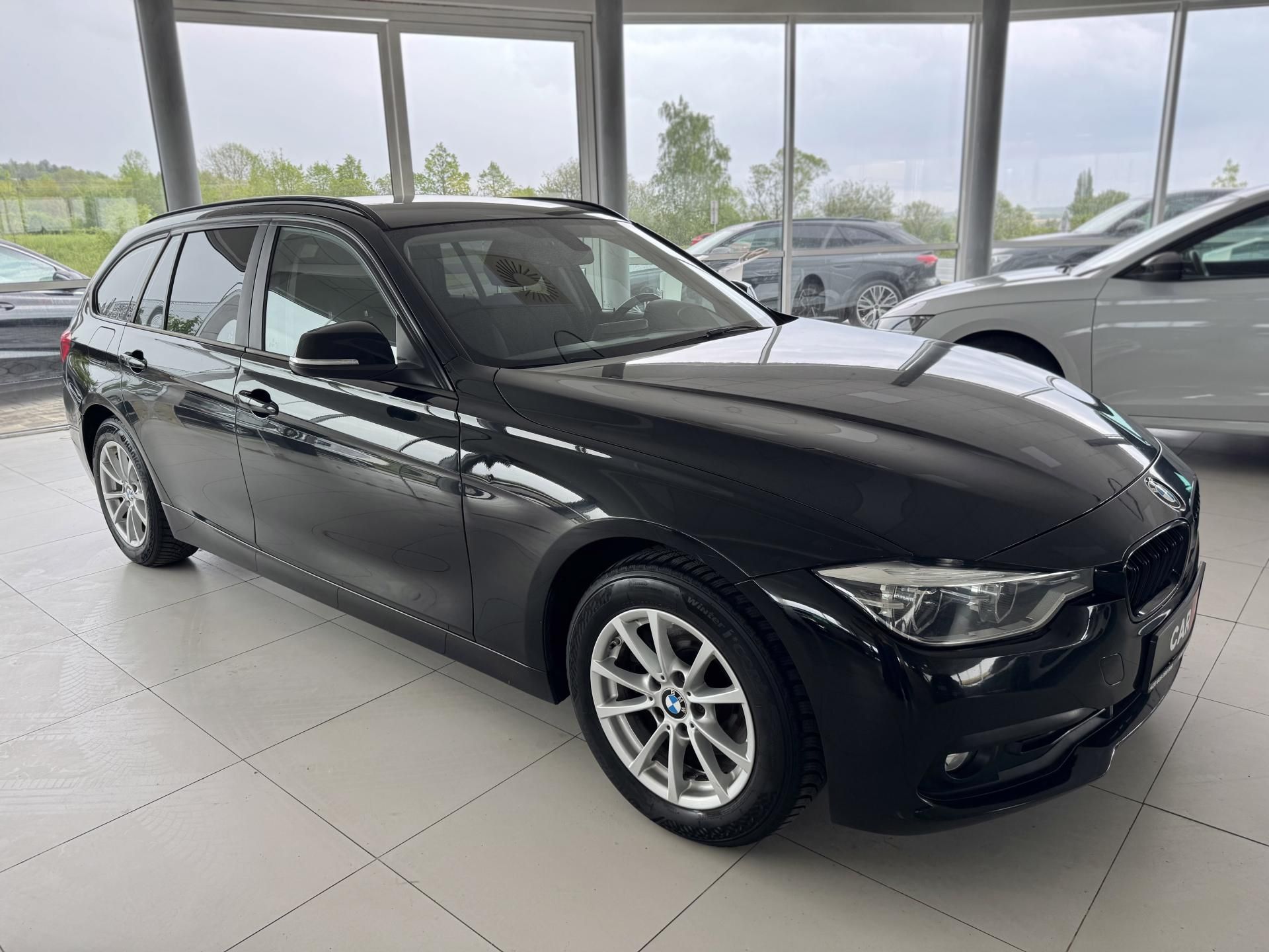 BMW Řada 3, 320d 140kW*AUT*LED*Nav*El.Kufr - fotka 4