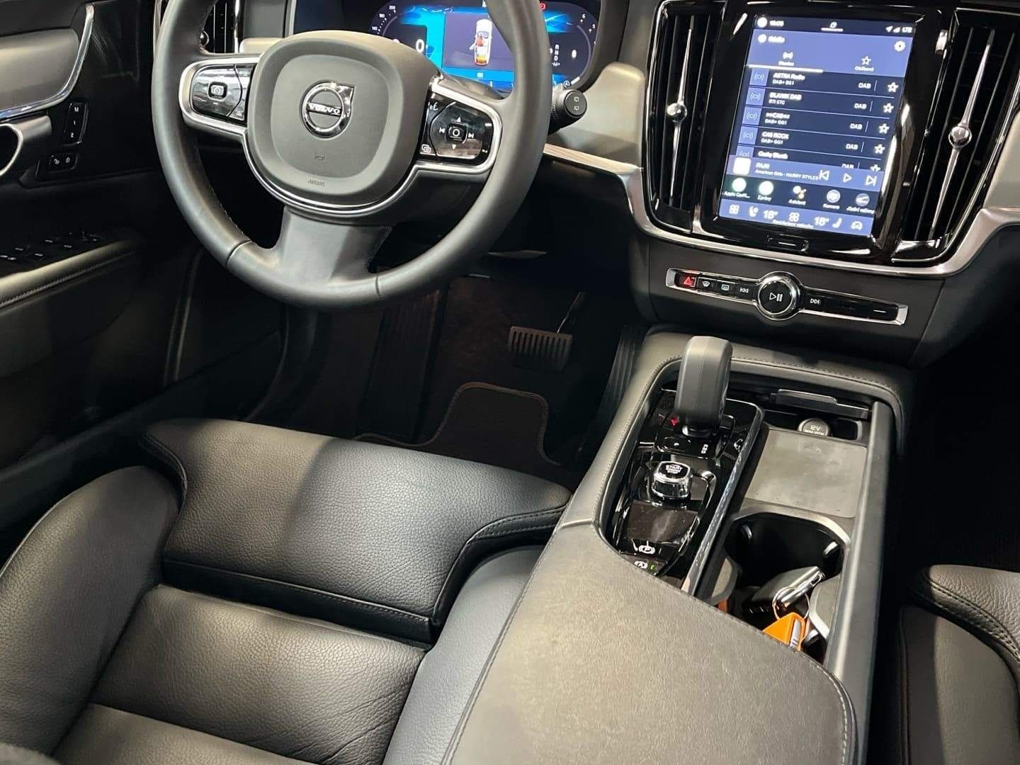 Volvo V90, B4 AWD diesel Ultimate Auto - fotka 5
