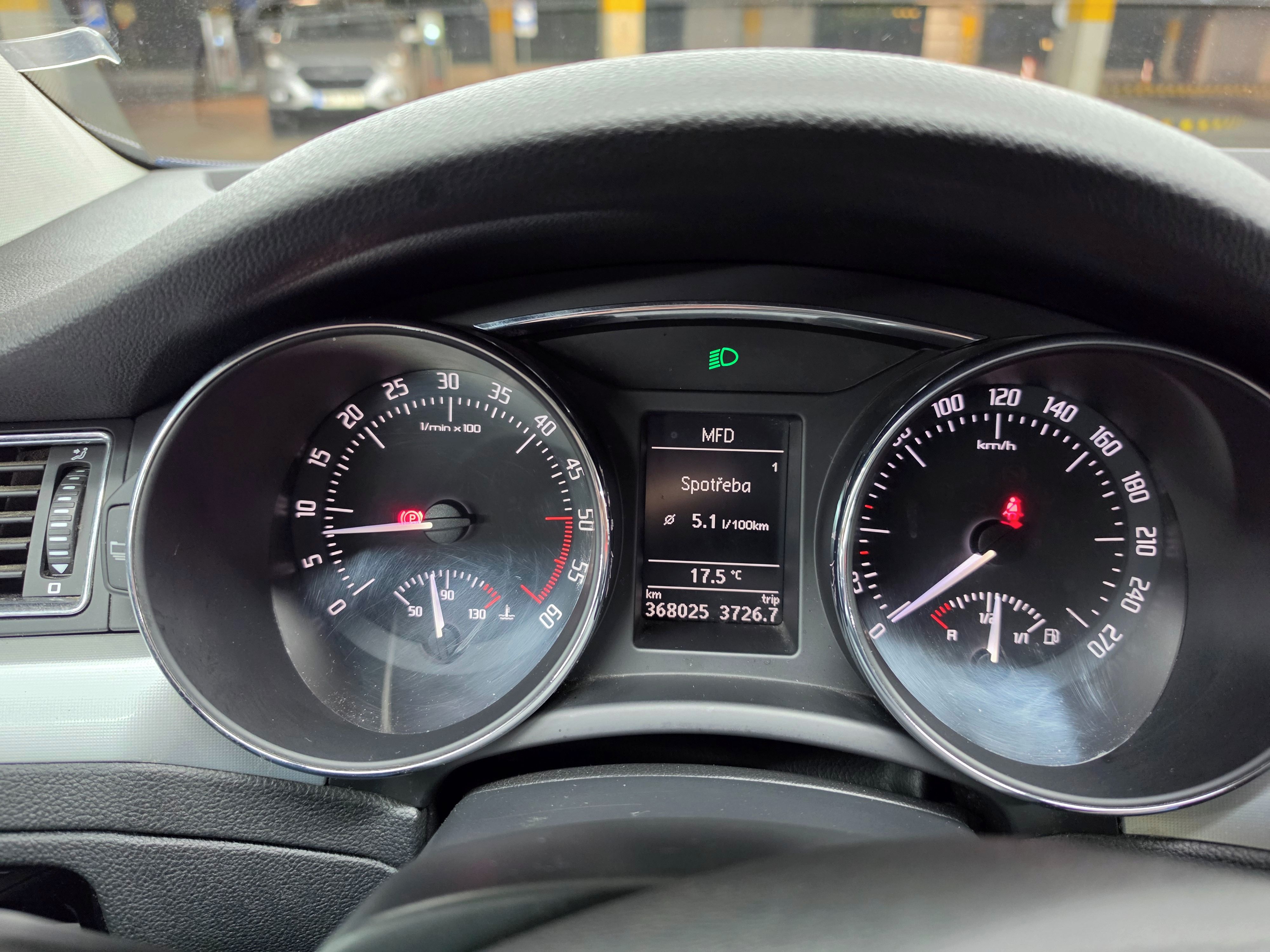Škoda Superb, 2.0 TDI - fotka 3