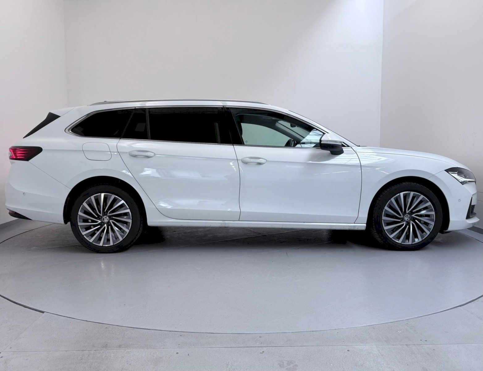 Škoda Superb, L&K 2.0TDI/142kW 4x4 7DSG - fotka 6