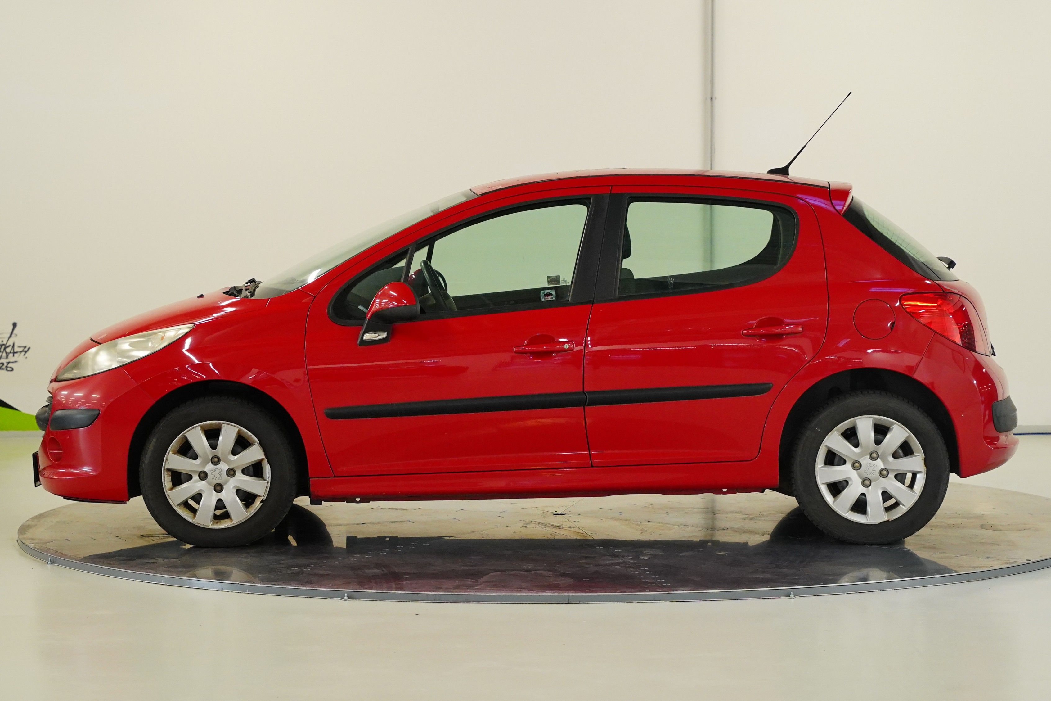Peugeot 207, 1.4i 54 kW - fotka 3