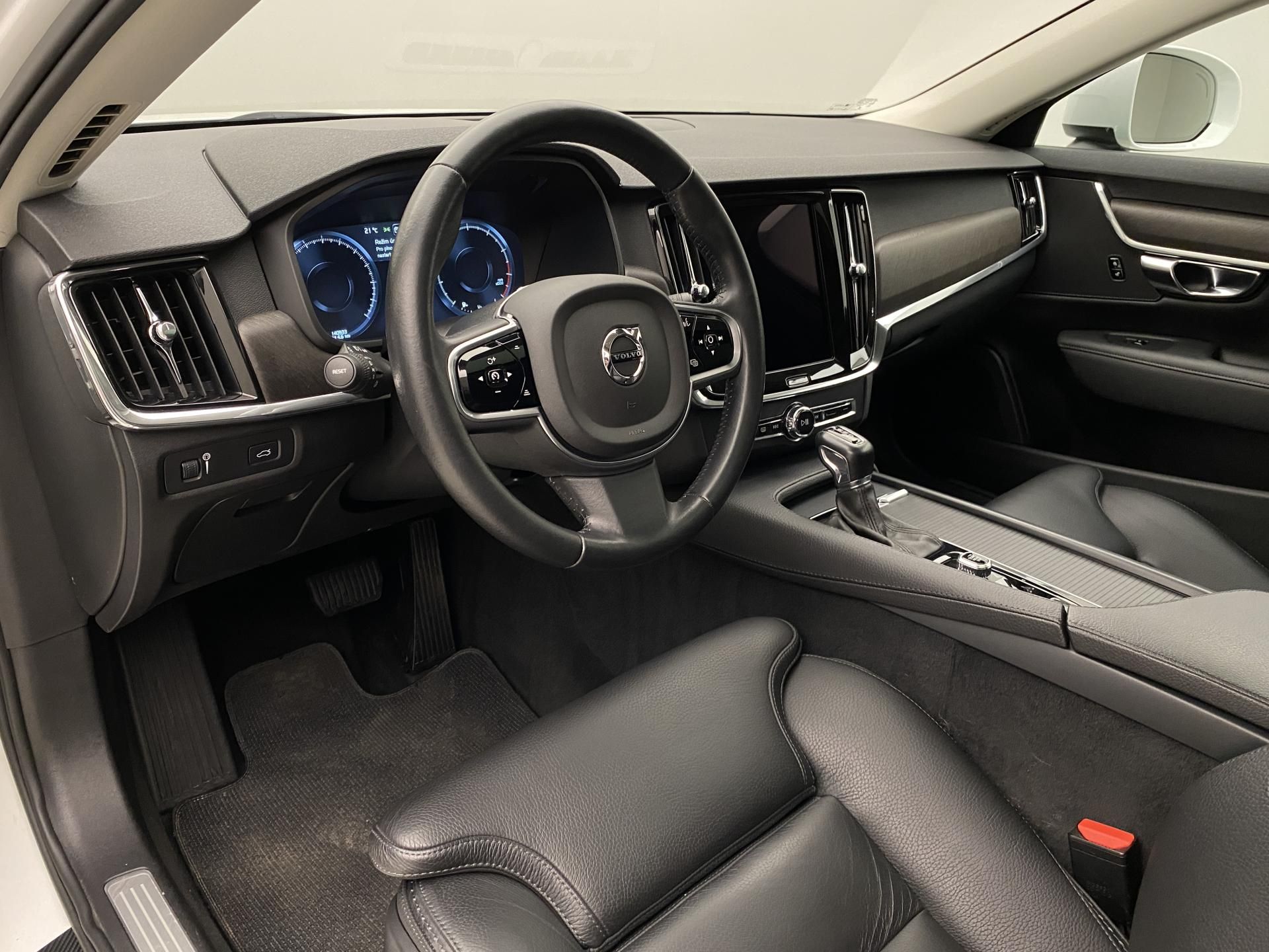 Volvo V90, CC T5 AWD MOMENTUM AUT - fotka 4