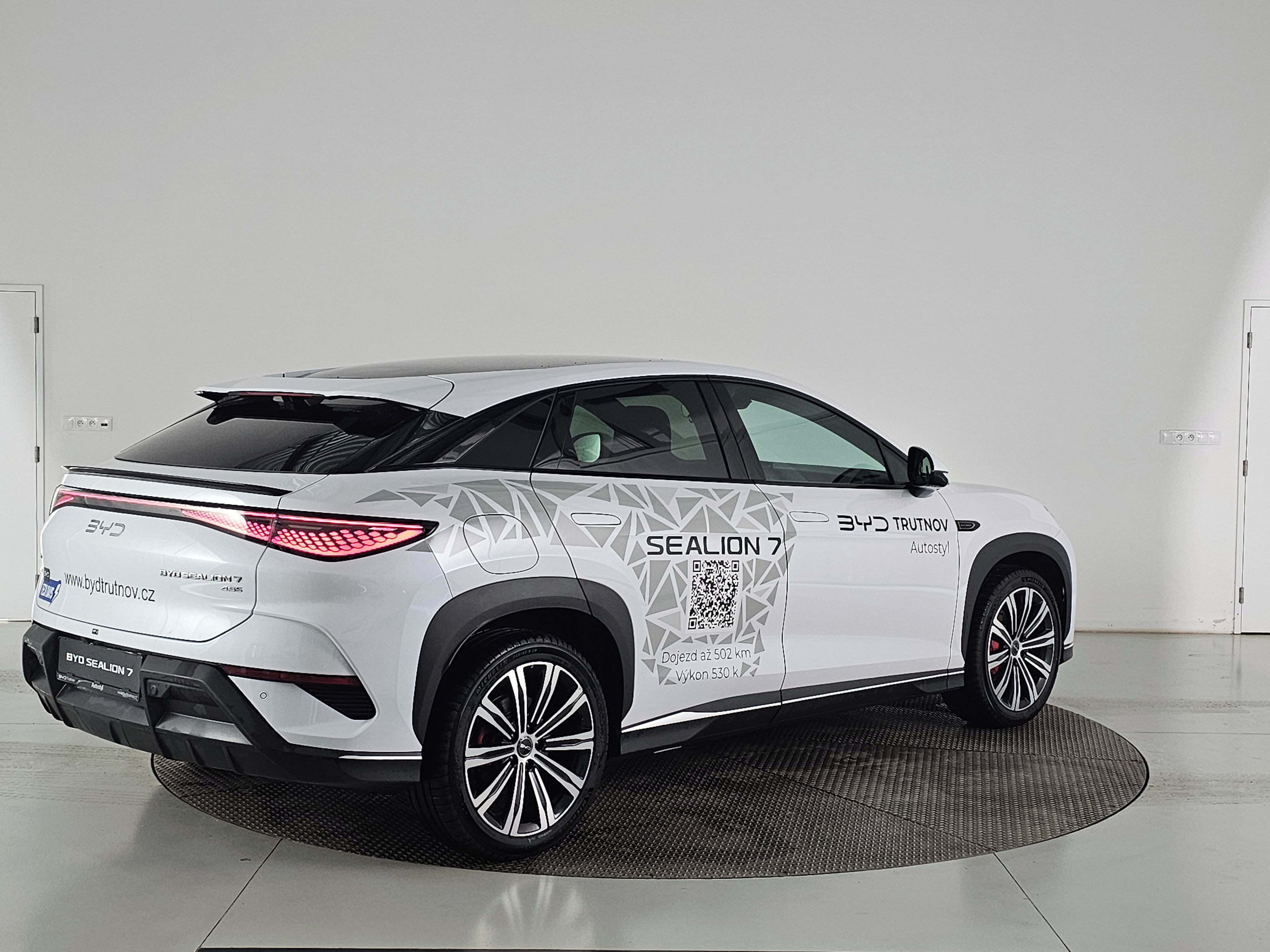 BYD Sealion 7, 530 k Design 82,5kWh AWD - fotka 5