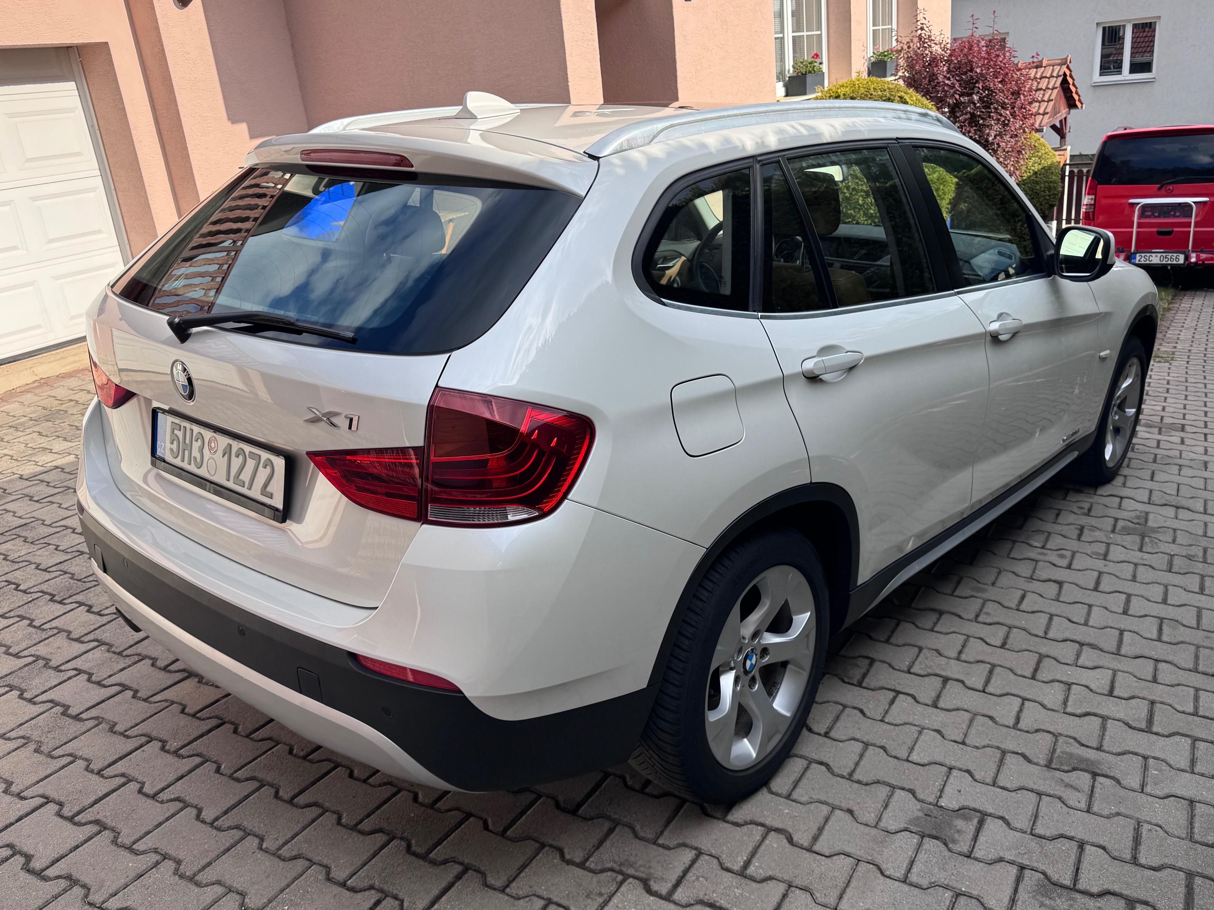 BMW X1, xDrive 23d + nosič na kola - fotka 3