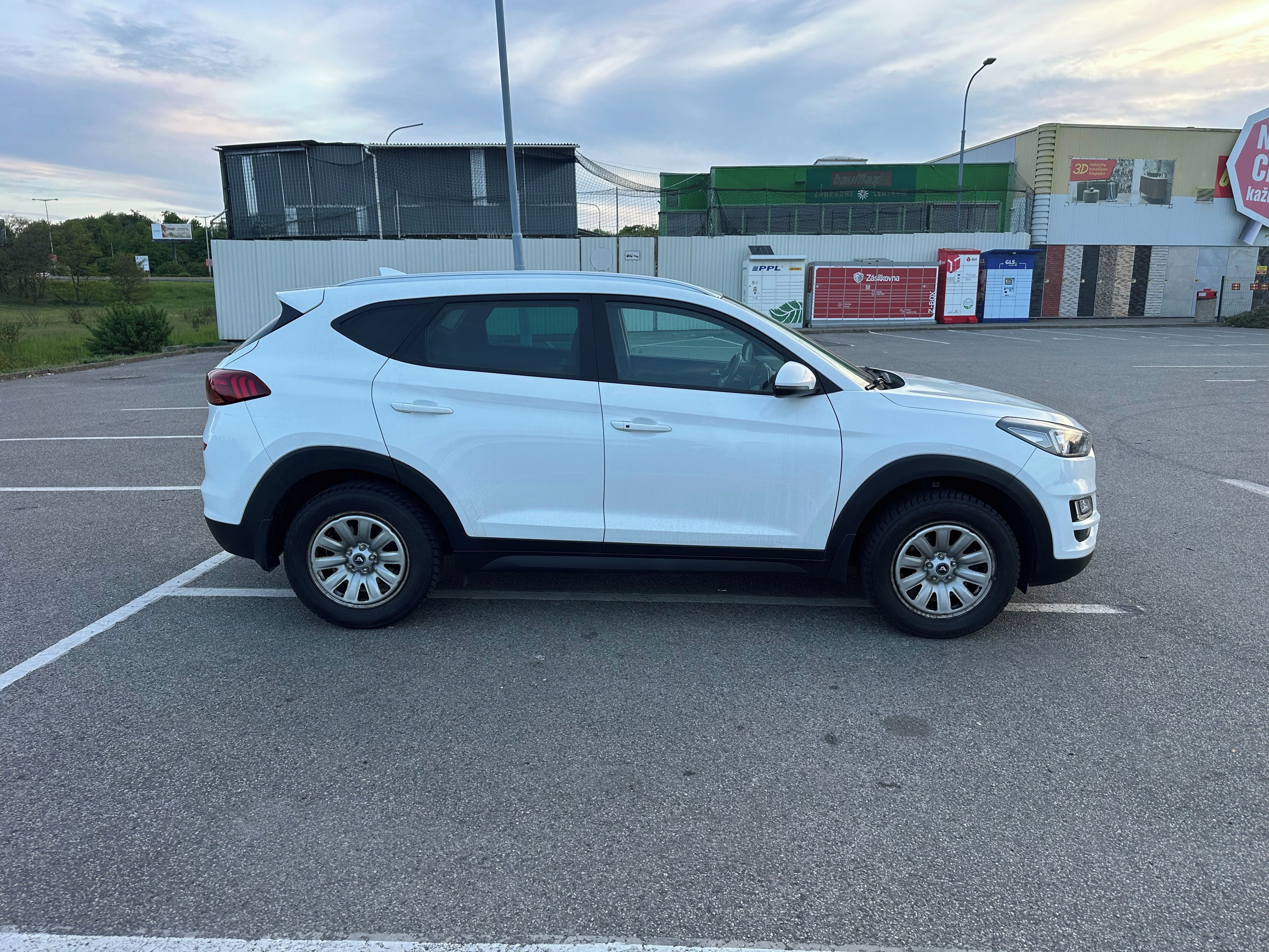 Hyundai Tucson, 1.6 benzín  97 kw koupeno v ČR - fotka 5