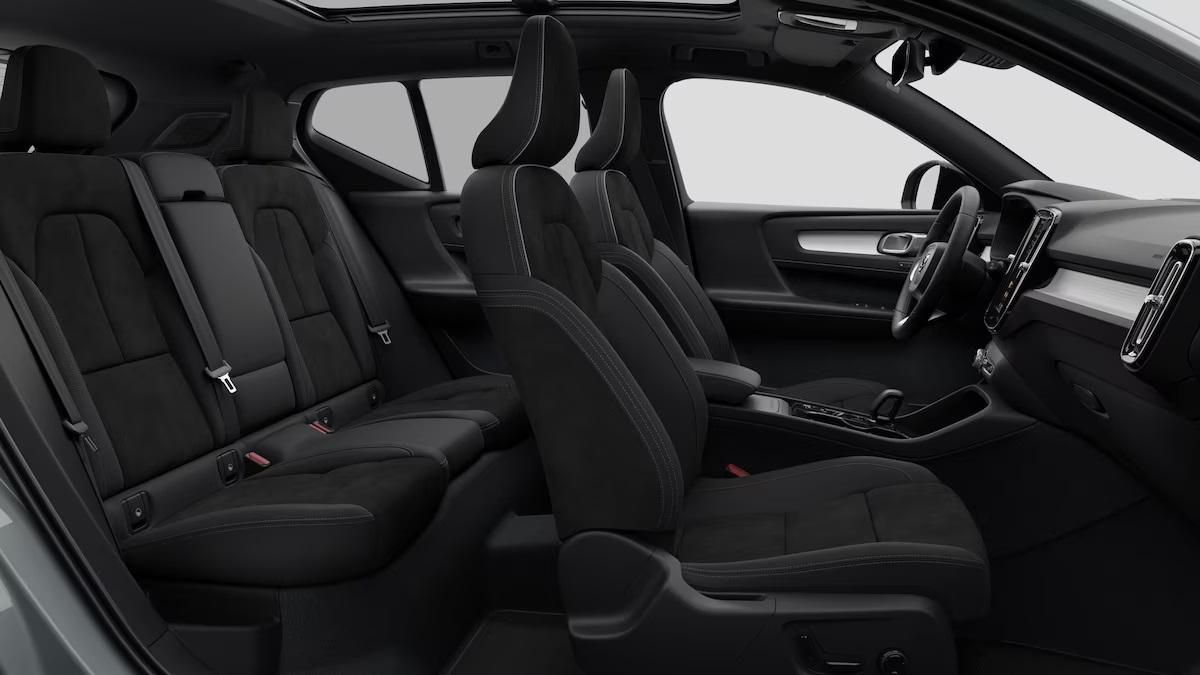 Volvo XC40, B3 AUT PLUS BLACK EDITION - fotka 3