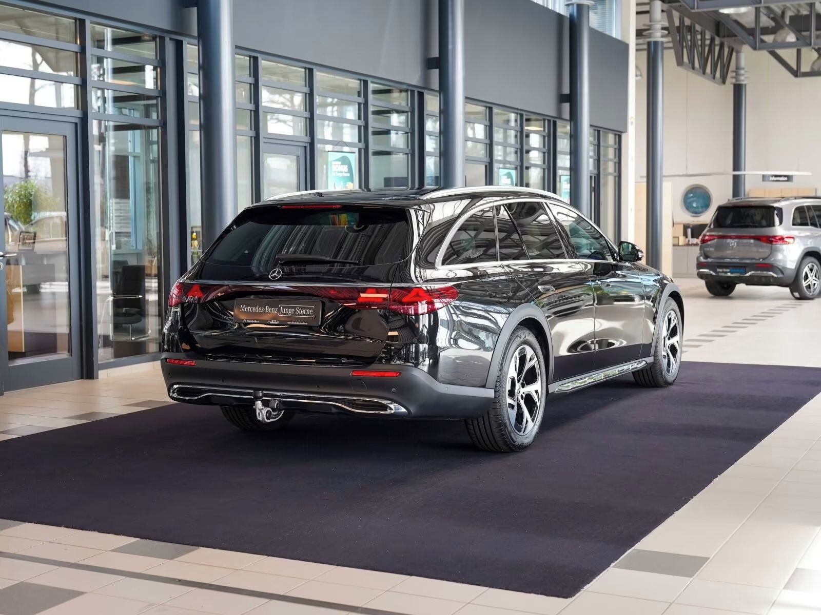 Mercedes-Benz Třídy E, E220d*4M*All-Terrain*Burmester - fotka 2