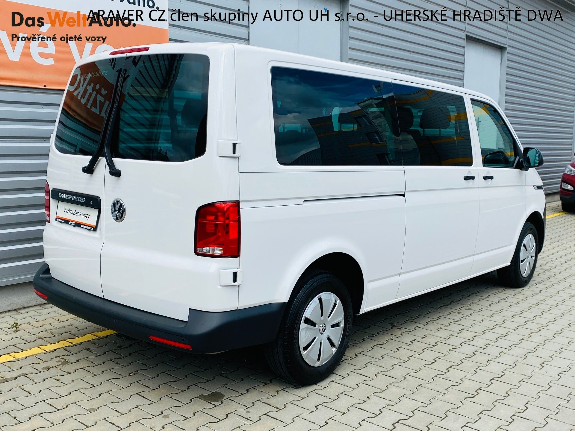 Volkswagen Transporter, 2.0 TDI 110kW 9 Míst Long - fotka 2