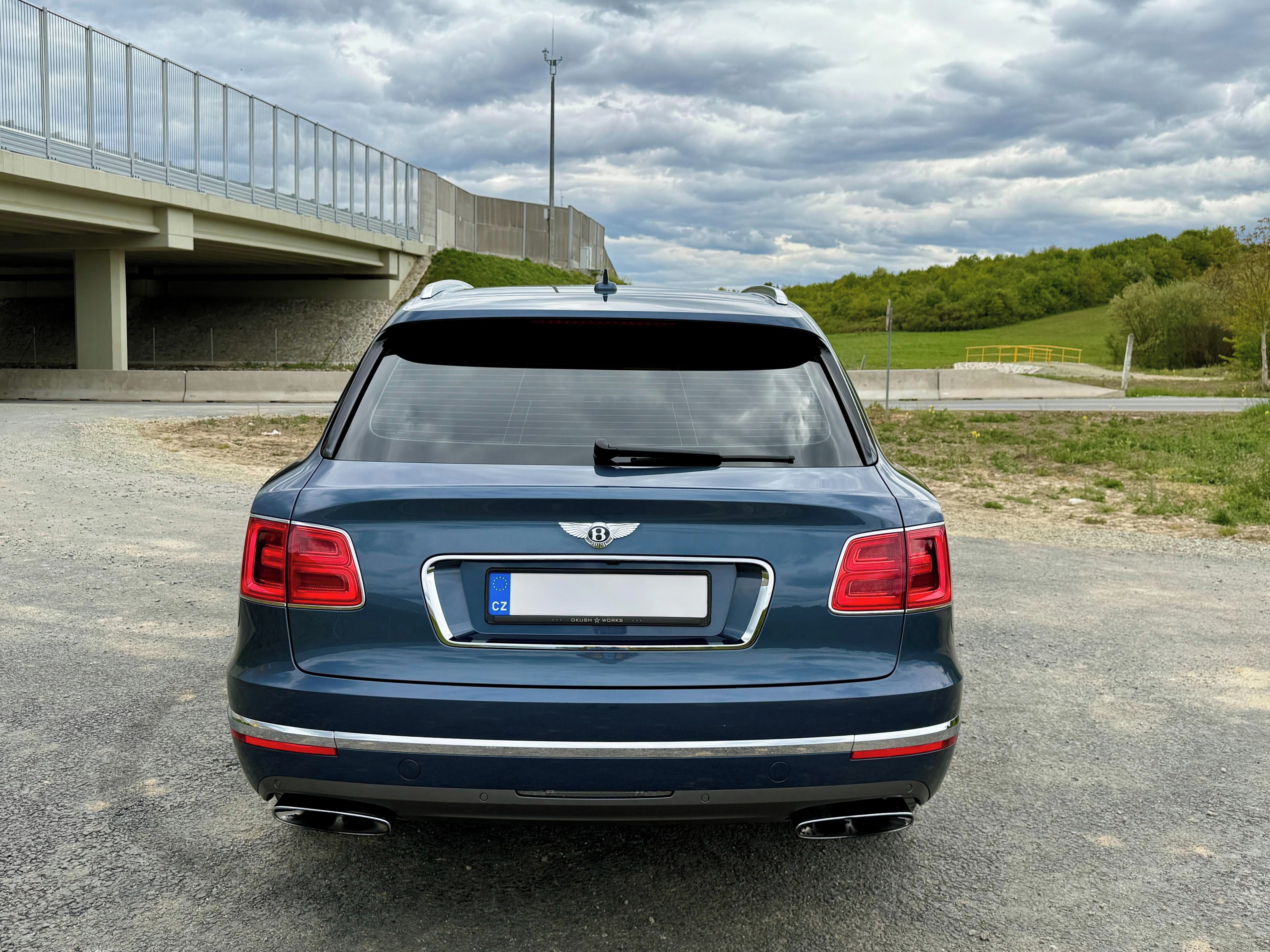 Bentley Bentayga, 6.0 W12, 4WD, 4 místné - fotka 5