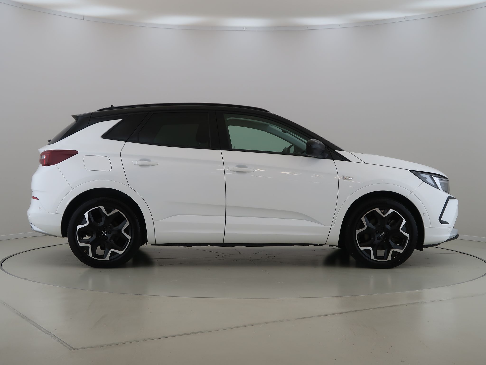 Opel Grandland, 1,6PHEV,AT,4x4,Ultimate - fotka 4