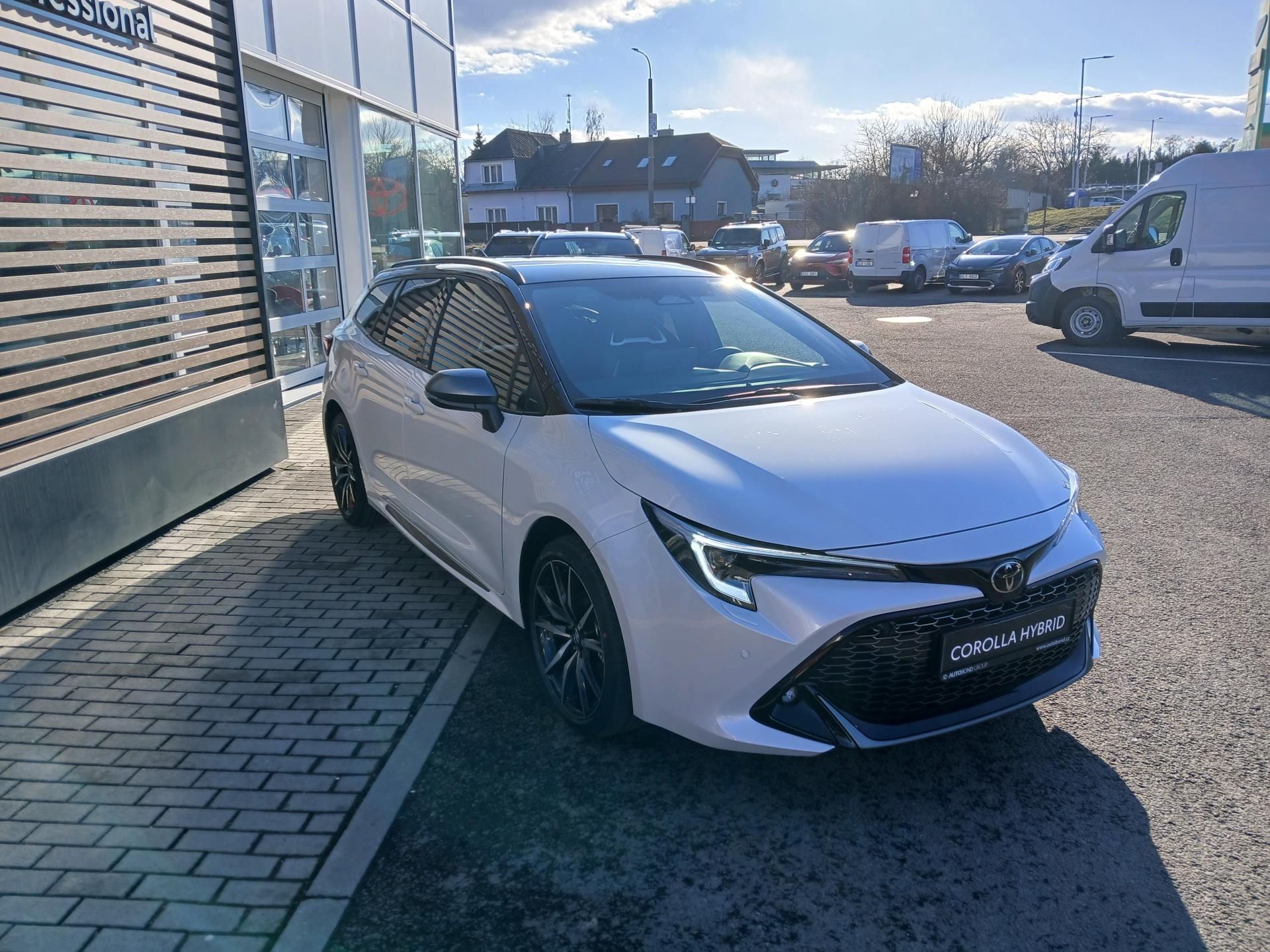 Toyota Corolla, 1.8 HEV GR Sport - fotka 3
