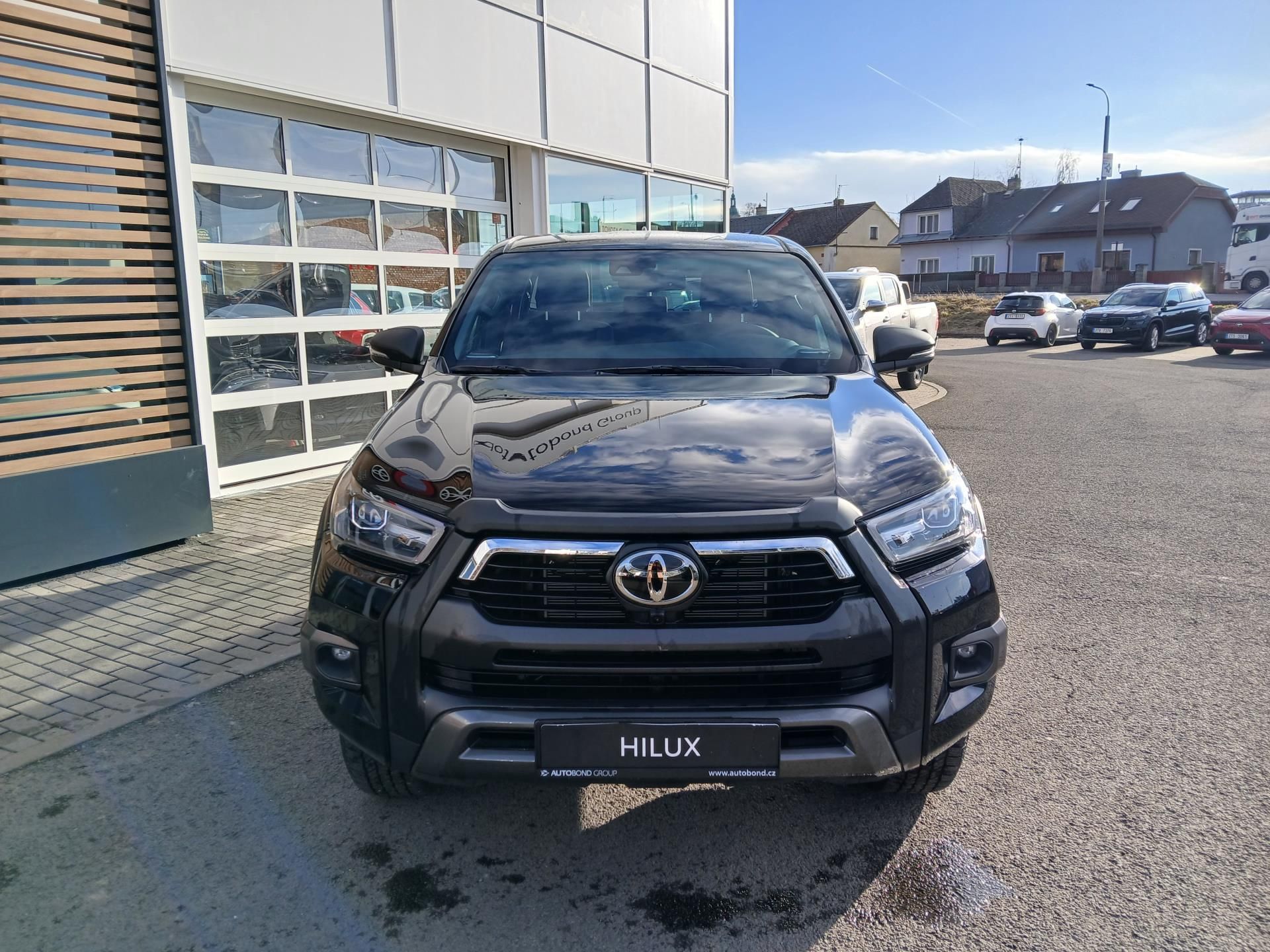 Toyota Hilux, 2.8 D 6st. automat Invincible - fotka 2