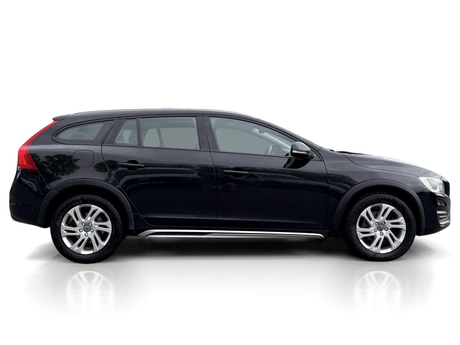Volvo V60, Cross Country D4 AWD // 4x4 - fotka 6