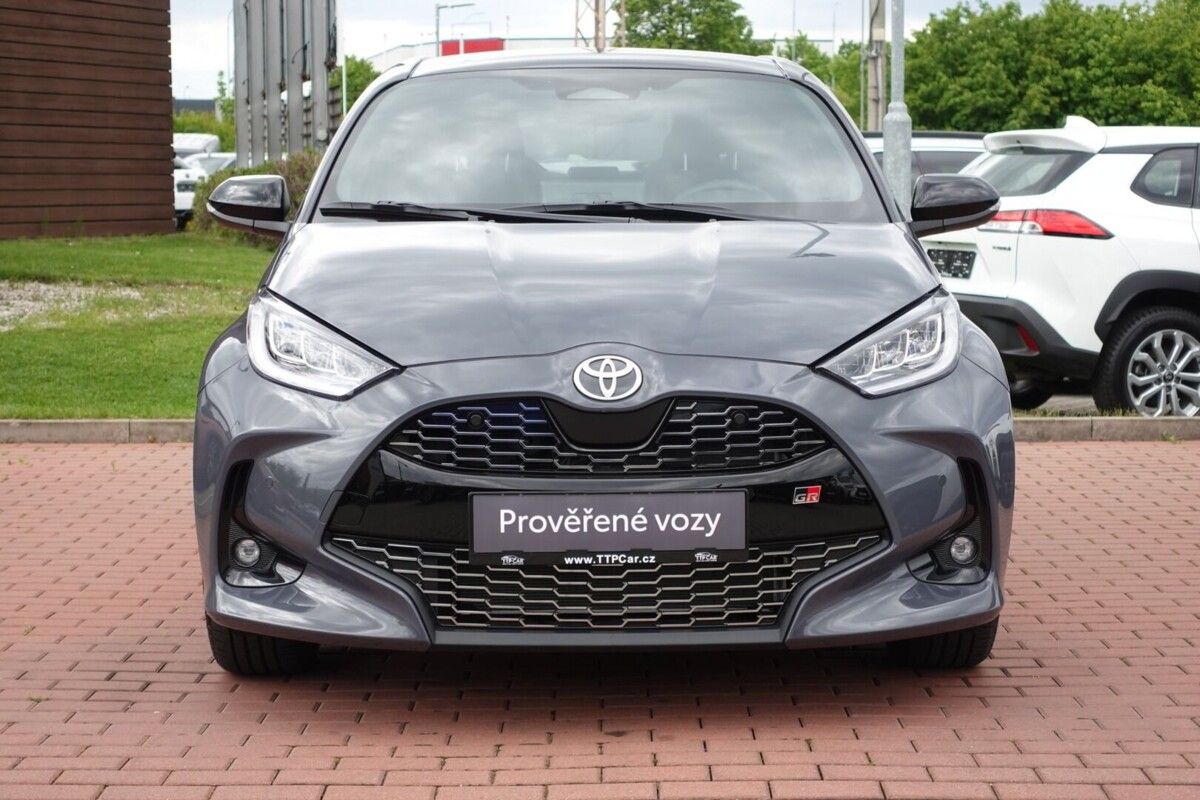 Toyota Yaris, 1,5 HEV GR SPORT VIP Skyview - fotka 2