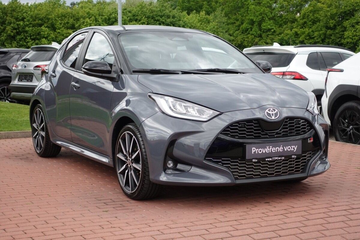 Toyota Yaris, 1,5 HEV GR SPORT VIP Skyview - fotka 3
