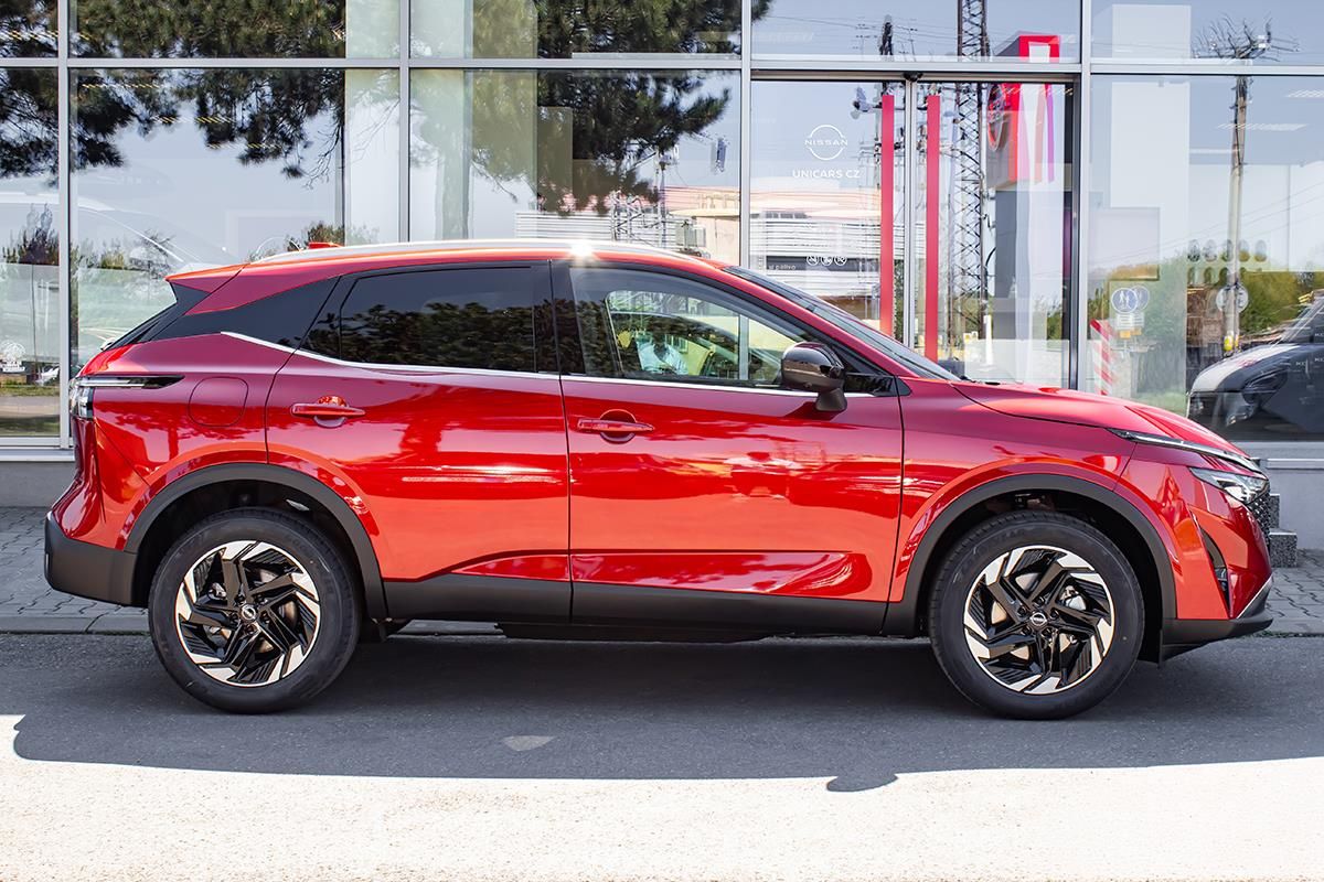 Nissan Qashqai, 1,3 DIG-T X-TRONIC N-CONNECTA - fotka 4