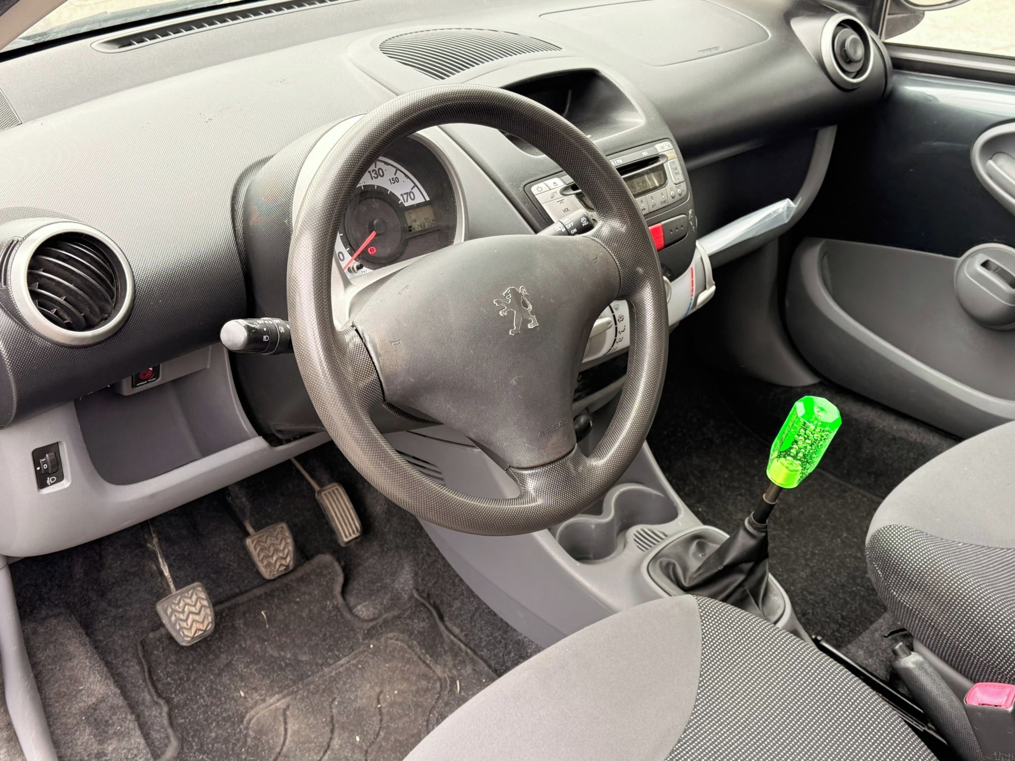 Peugeot 107, Peugeot 107 1.0i 50kw CZ - fotka 5