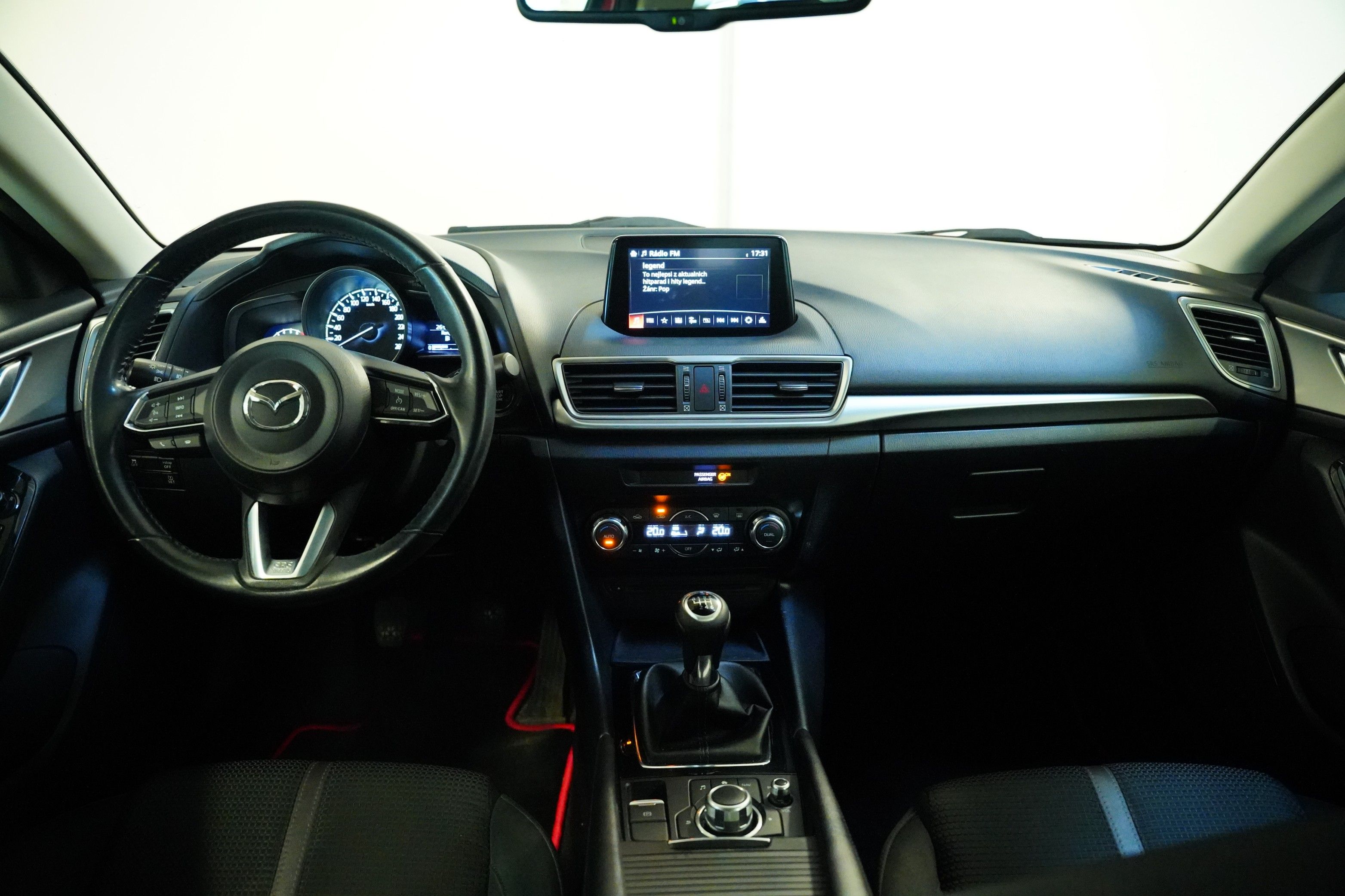 Mazda 3, 2.0 Skyactiv 88 kW - fotka 5