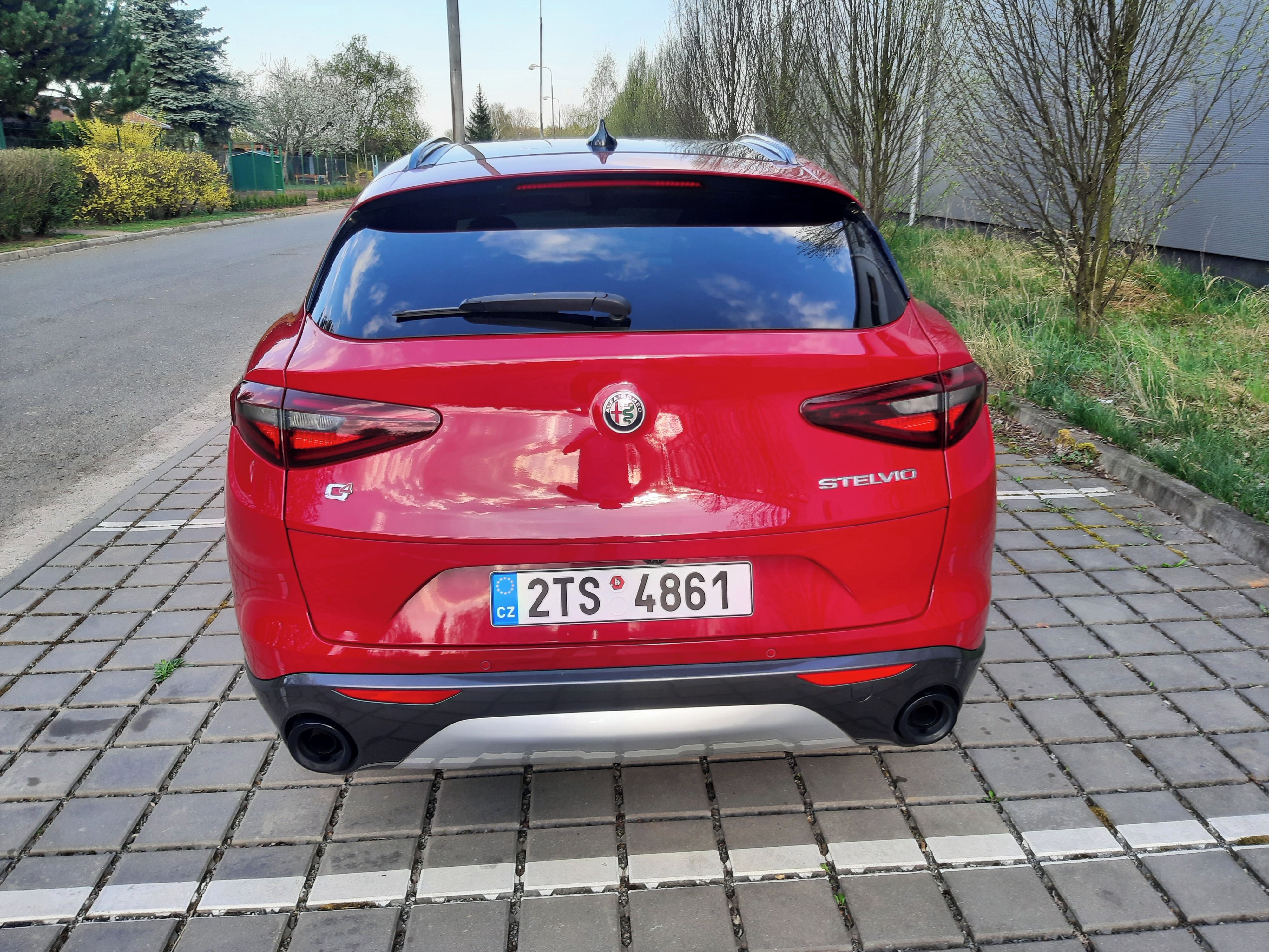 Alfa Romeo Stelvio, 2.0 Turbo 206kW Ti Q4 – 22.500 - fotka 5