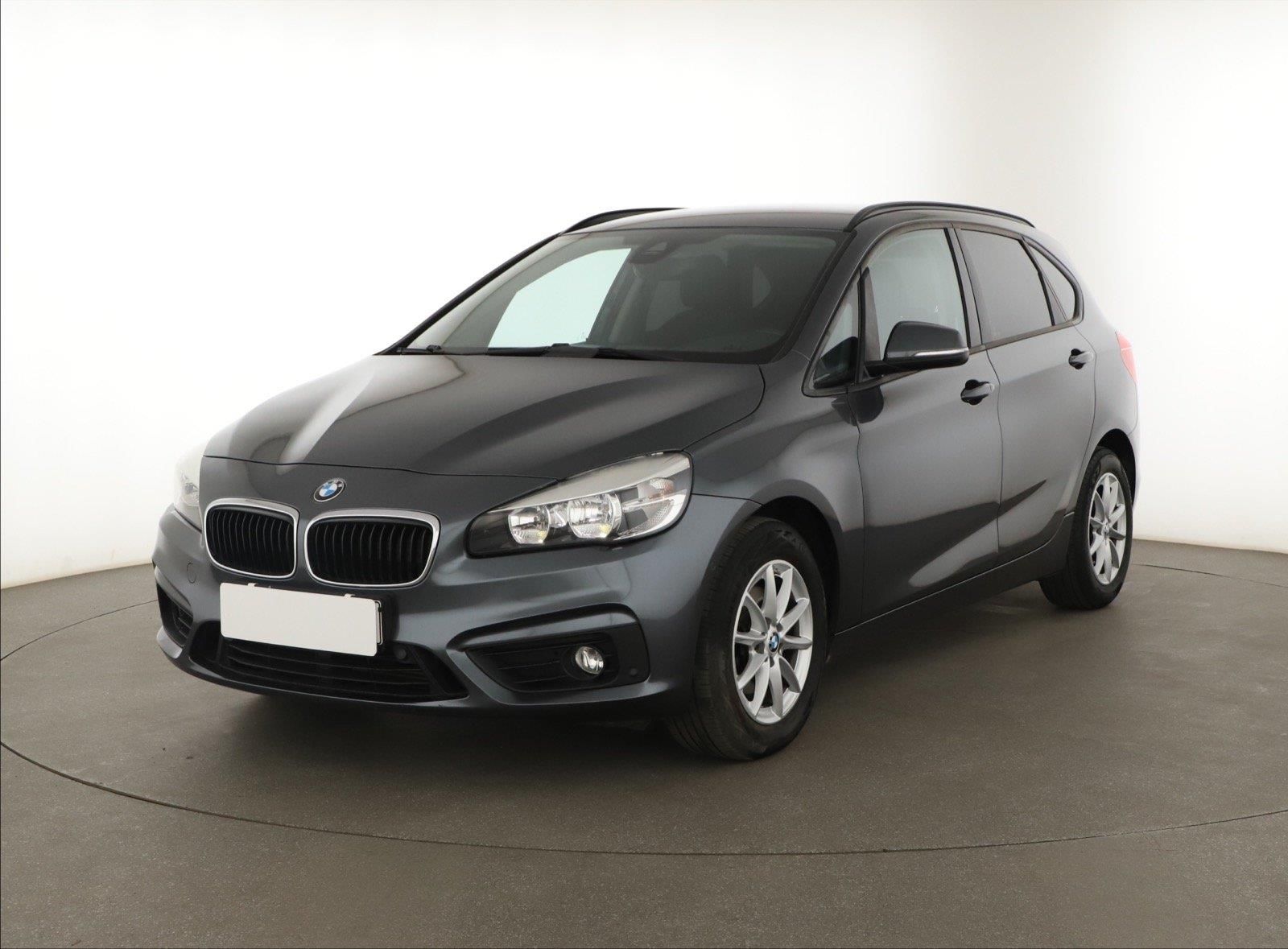 BMW Řada 2, 218d Active Tourer, Automat - fotka 2