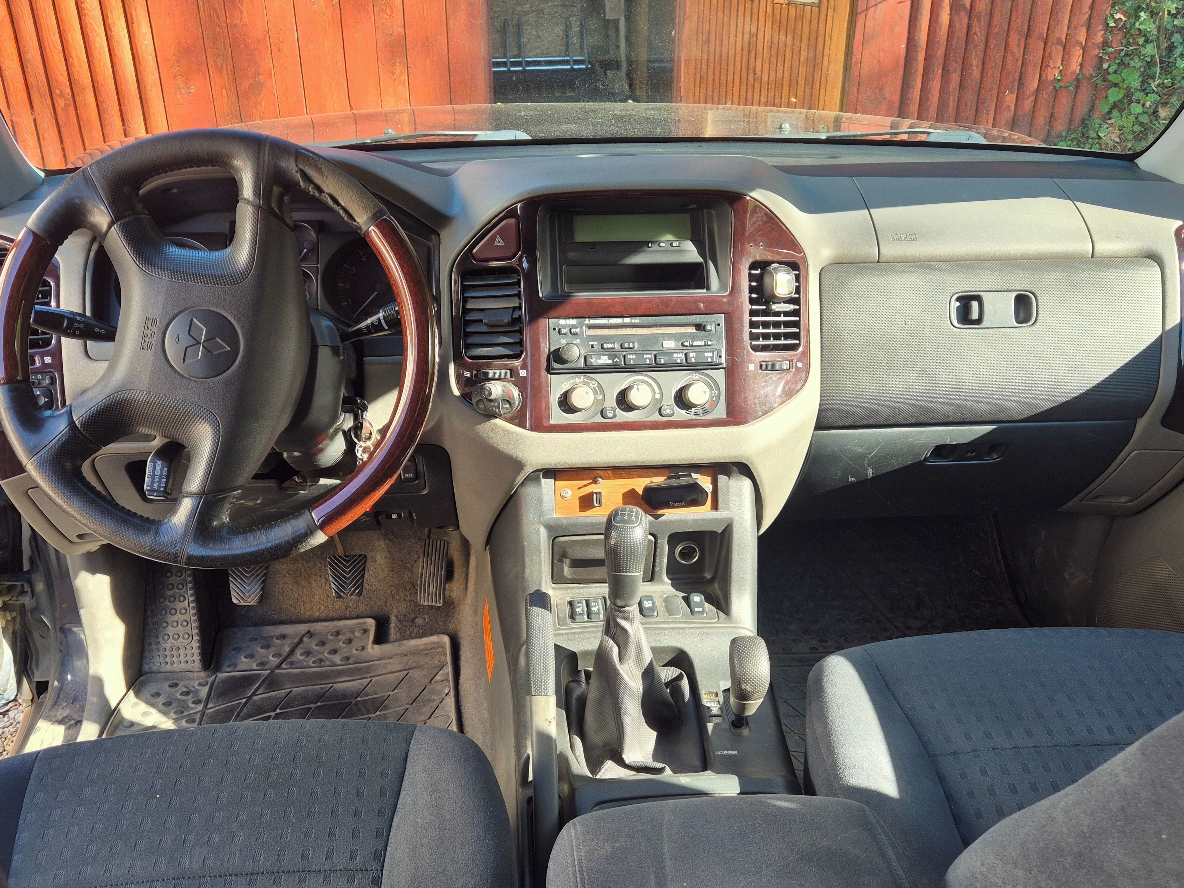 Mitsubishi Pajero, Mitsubishi Pajero 3.2l  DID4x4 - fotka 6