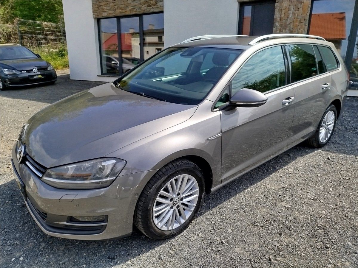 Volkswagen Golf, 1,4 TSi 90 kW, CUP - fotka 2