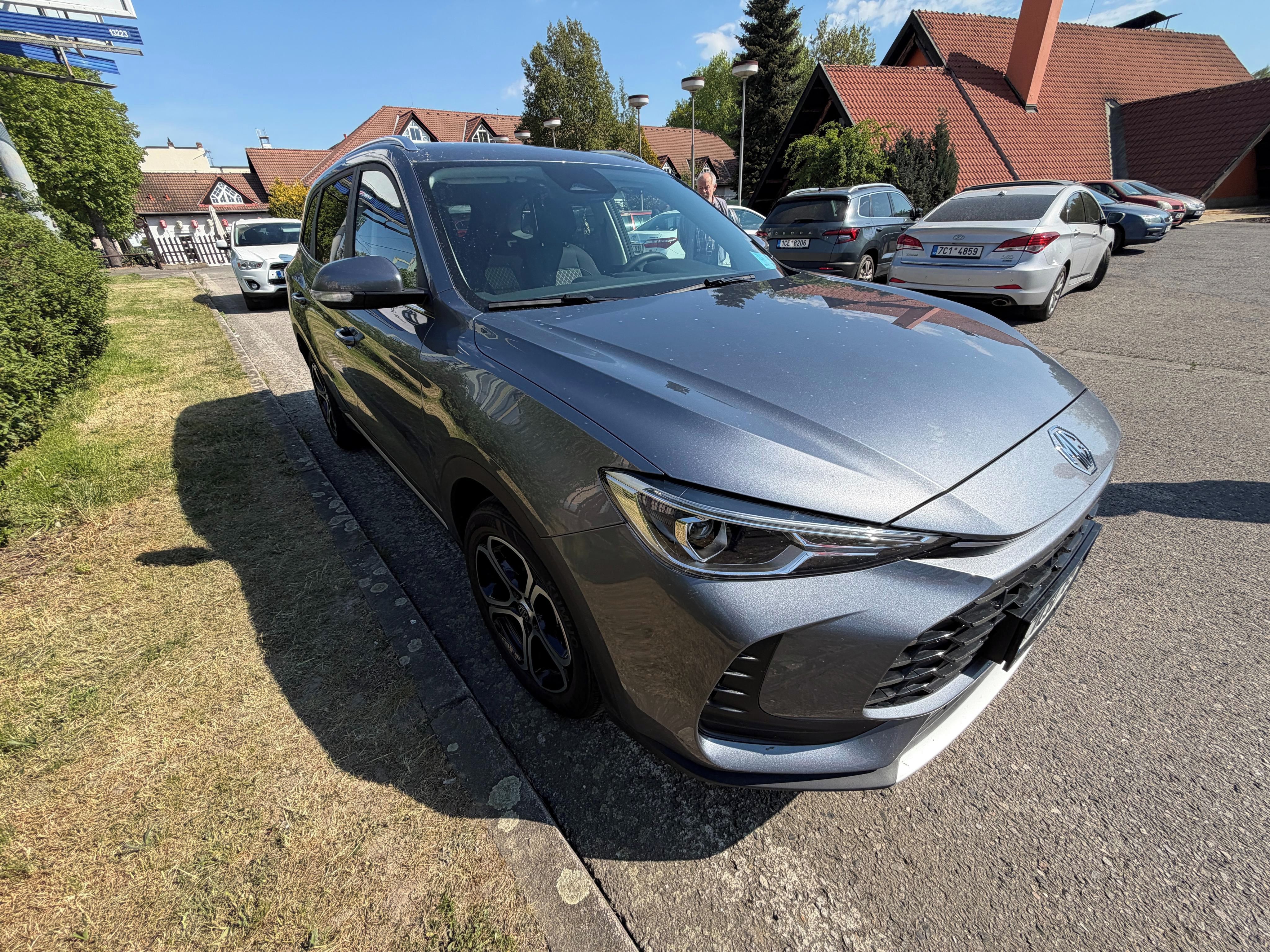 MG ZS, HEV EMOTION