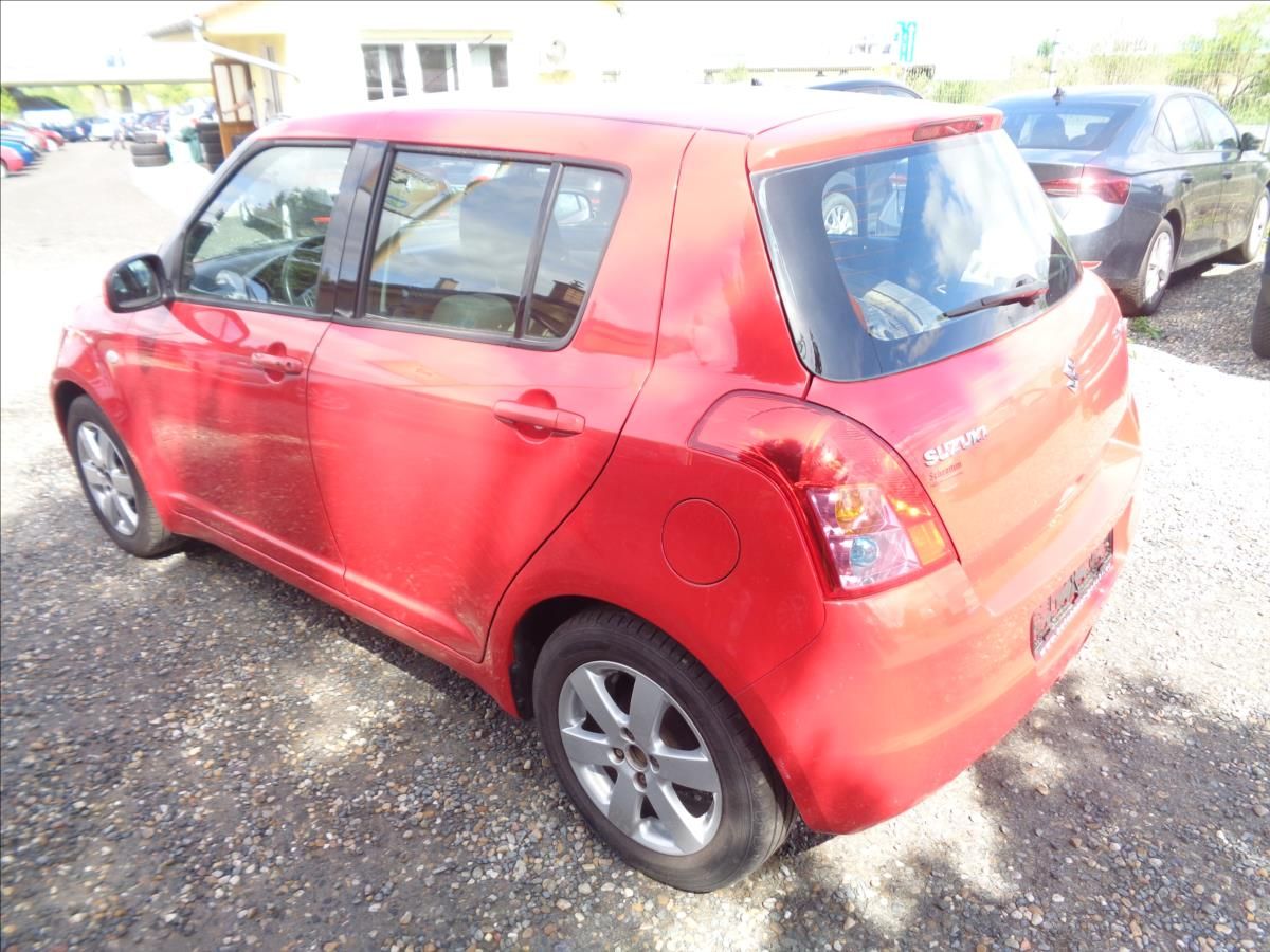 Suzuki Swift, 1,3 - fotka 5