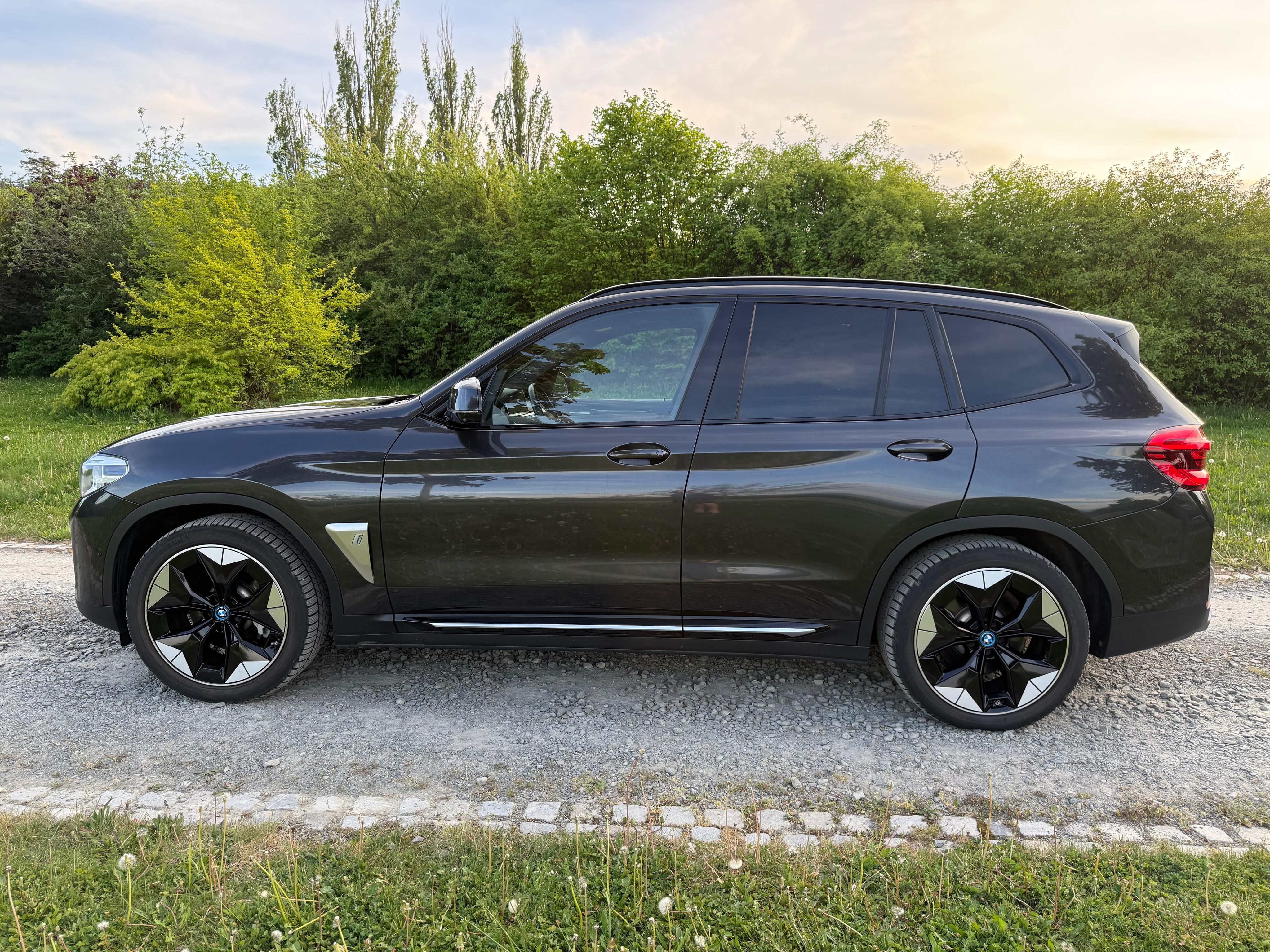 BMW iX3, High Executive 80 kWh SoH 92% - fotka 6